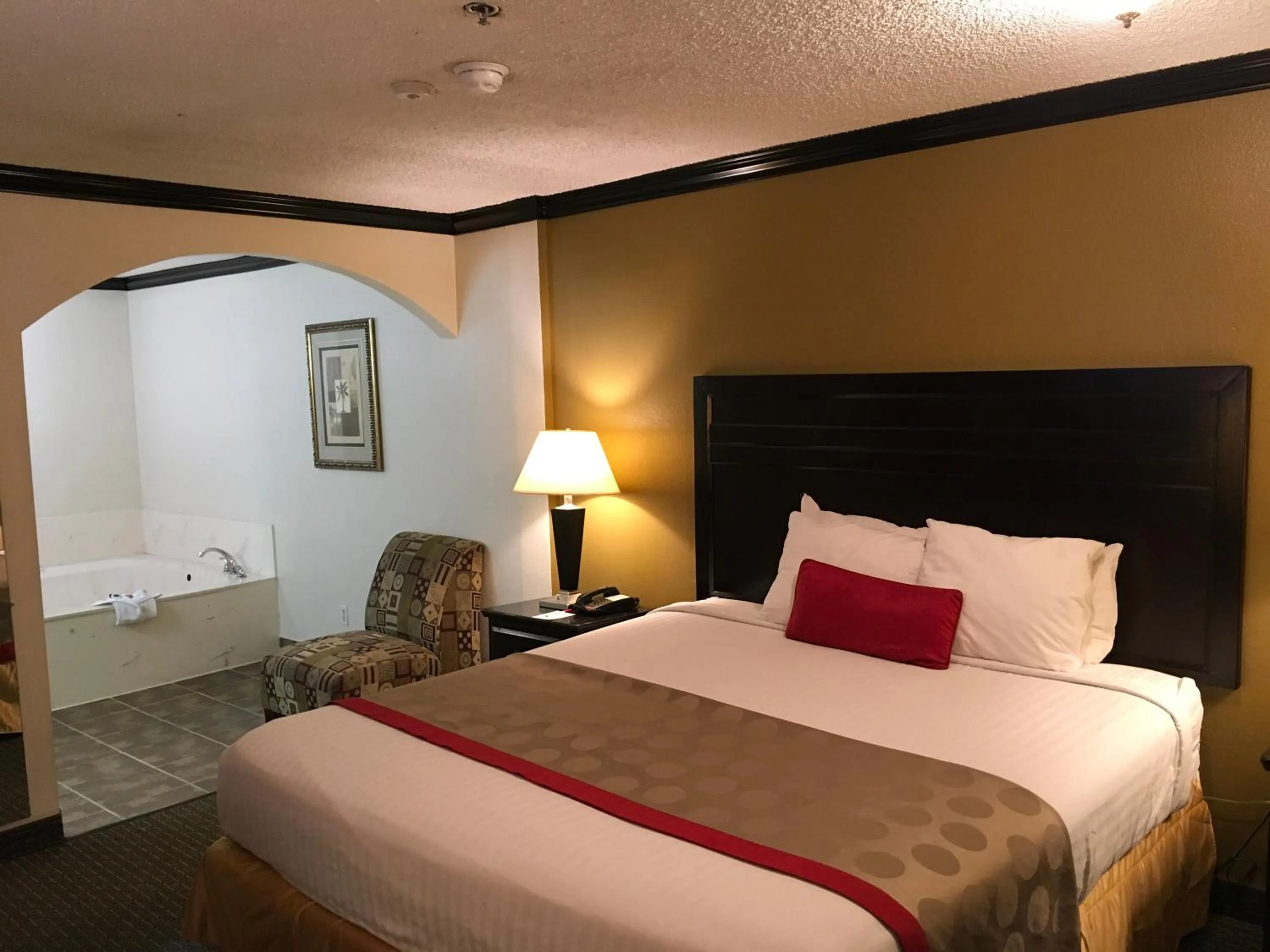 Bed in Ramada by Wyndham Ontario Airport & Convention Center