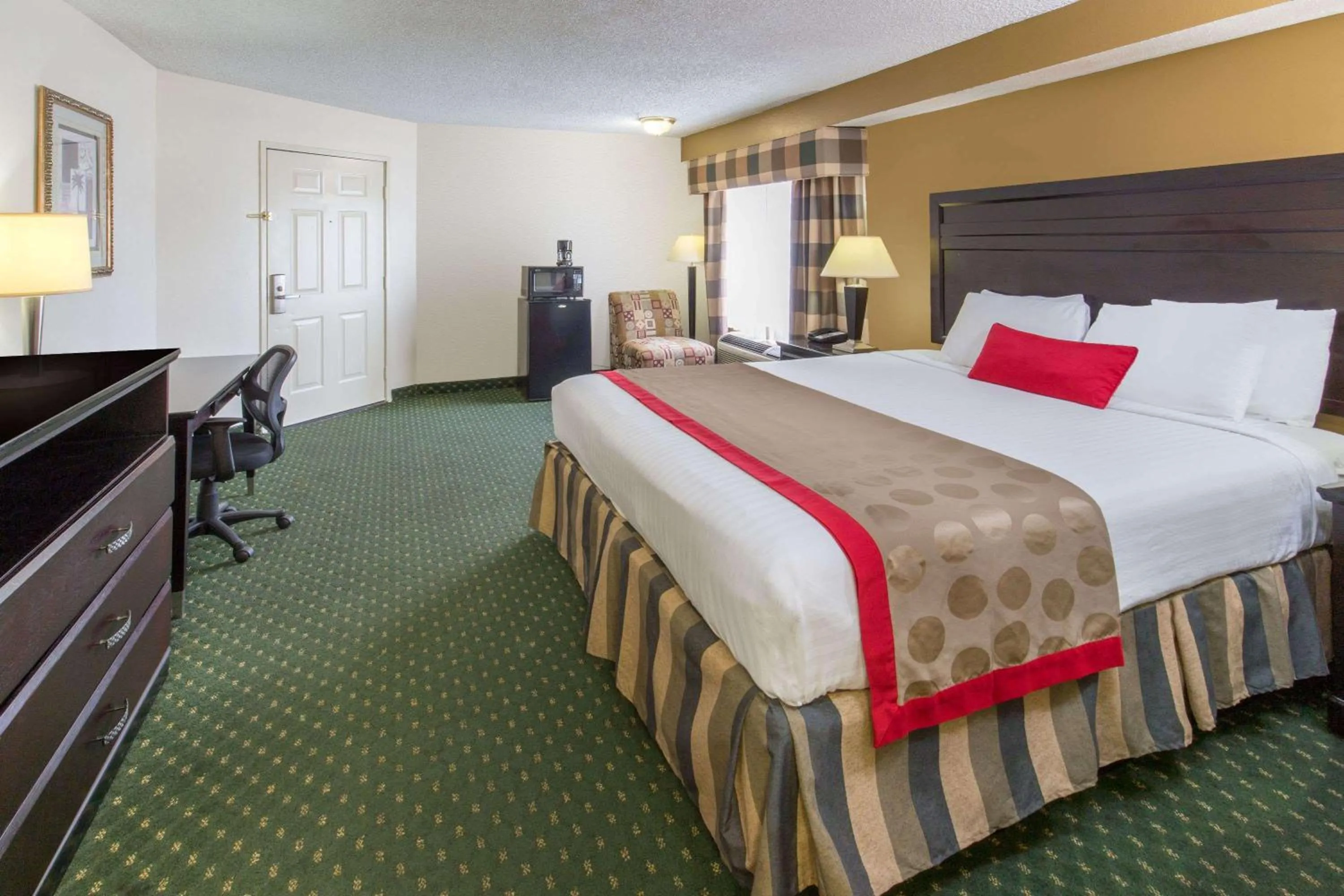 Photo of the whole room, Bed in Ramada by Wyndham Ontario Airport & Convention Center