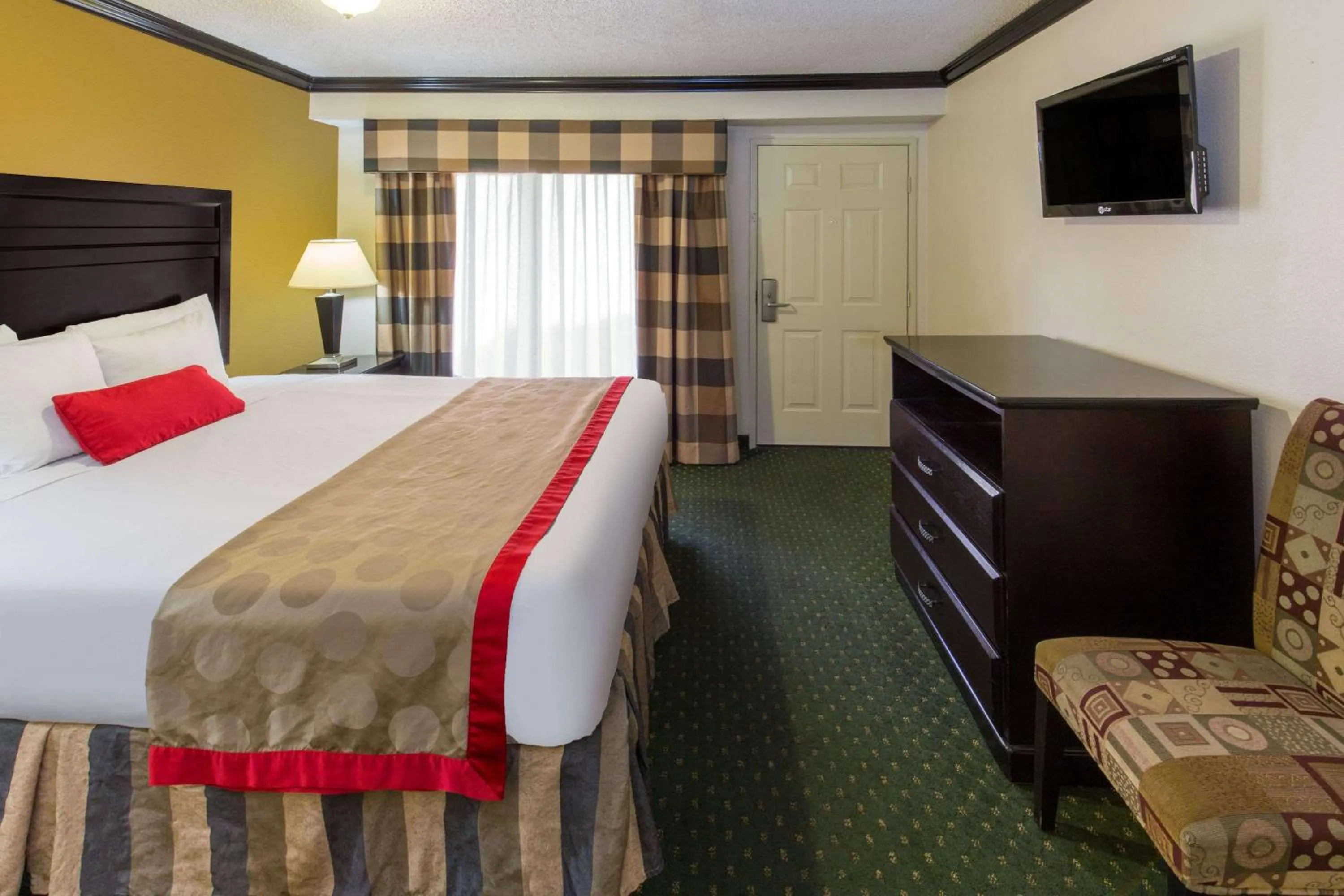 Photo of the whole room, Bed in Ramada by Wyndham Ontario Airport & Convention Center