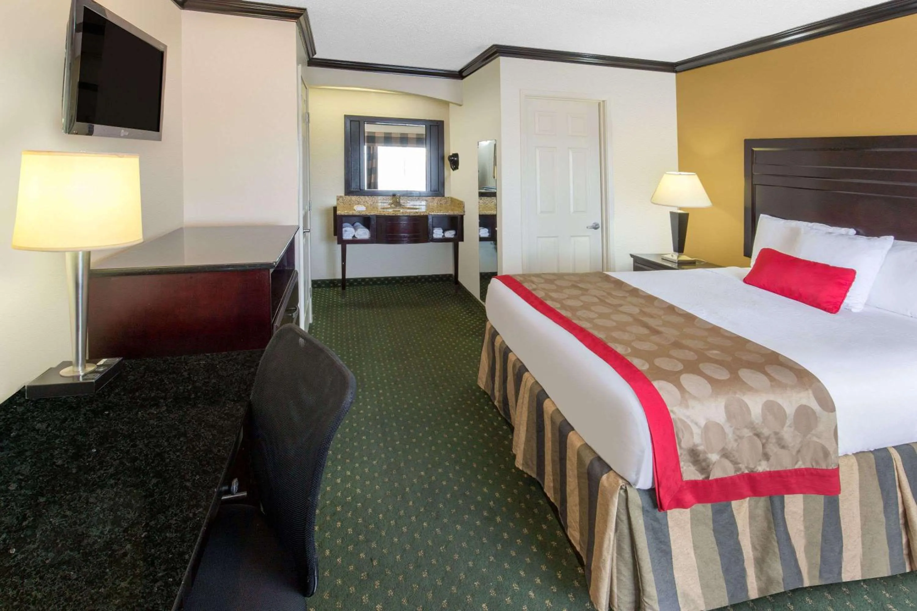 Photo of the whole room, Bed in Ramada by Wyndham Ontario Airport & Convention Center