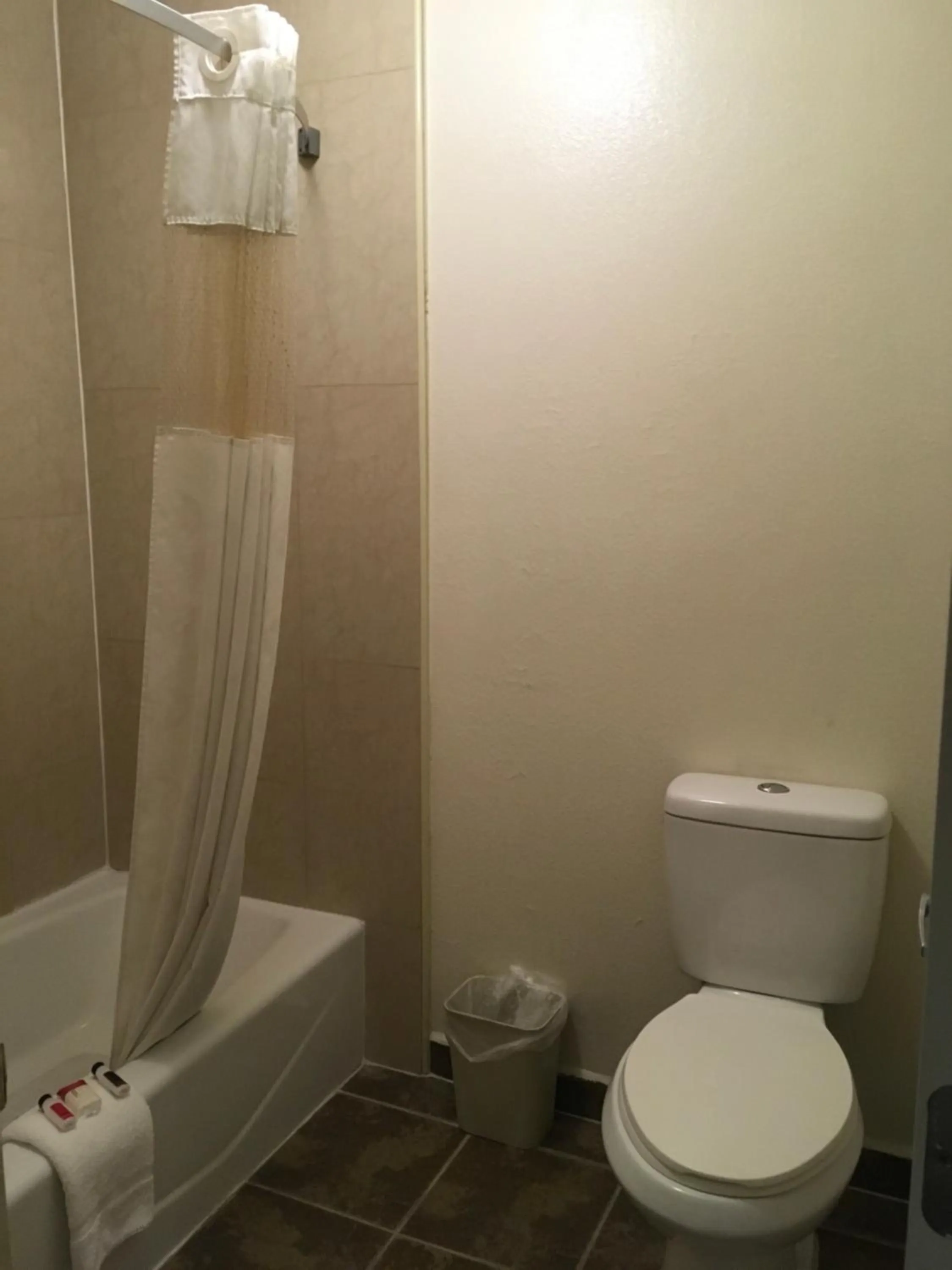 Ramada by Wyndham Ontario Airport & Convention Center