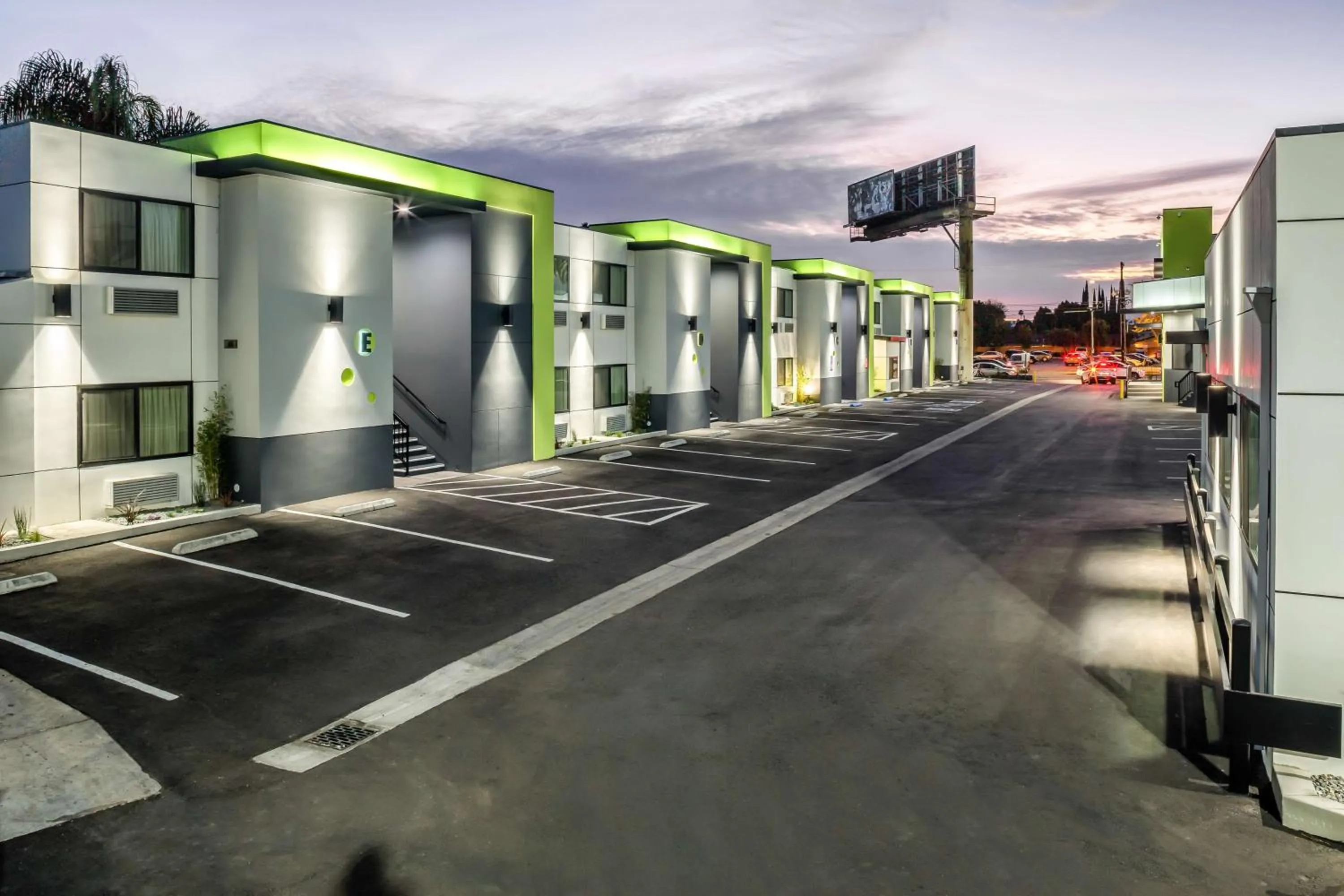 Property building in Motel 6-Canoga Park, CA