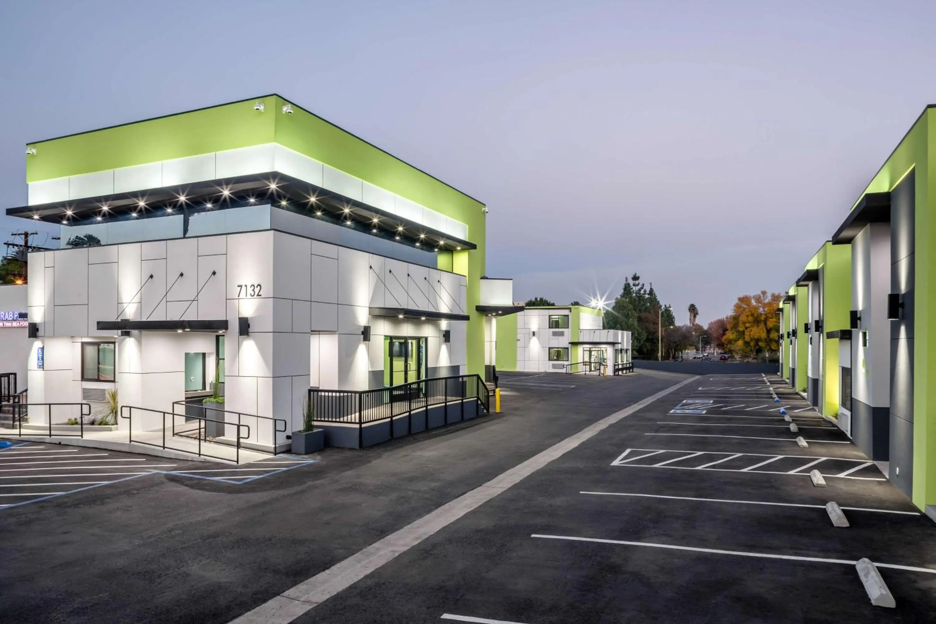 Property building in Motel 6-Canoga Park, CA