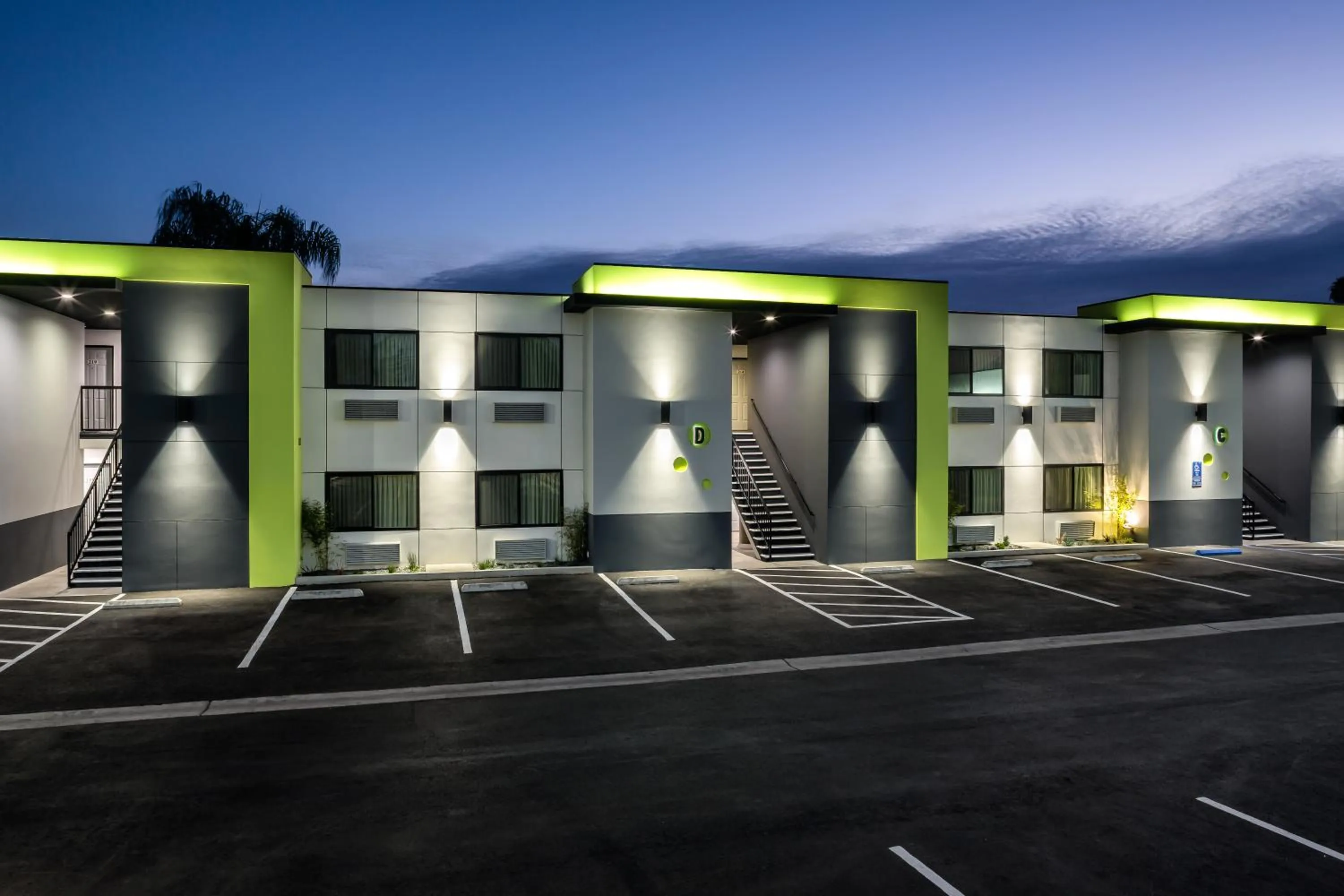 Property building in Motel 6-Canoga Park, CA
