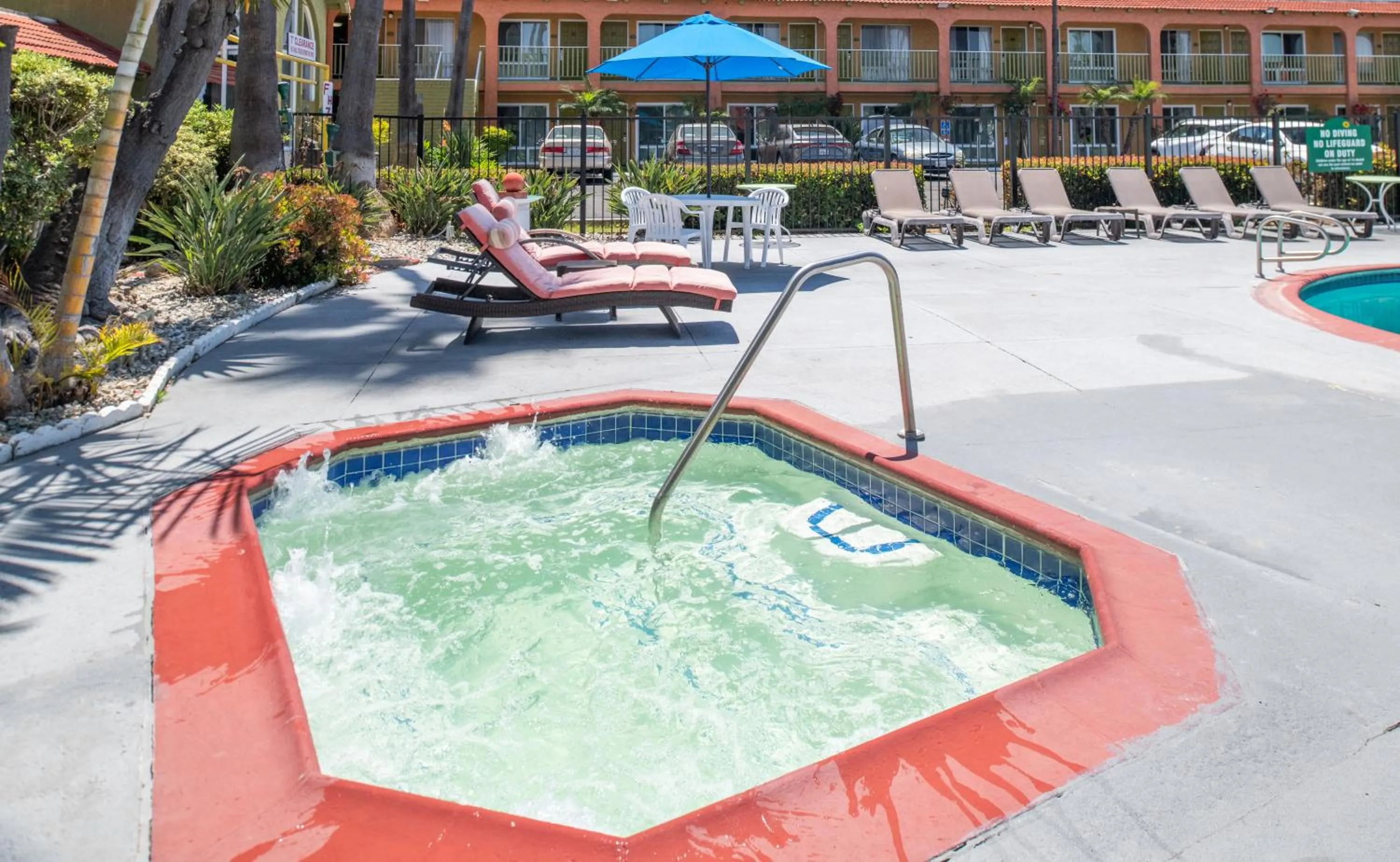 Pool view in Vagabond Inn Costa Mesa