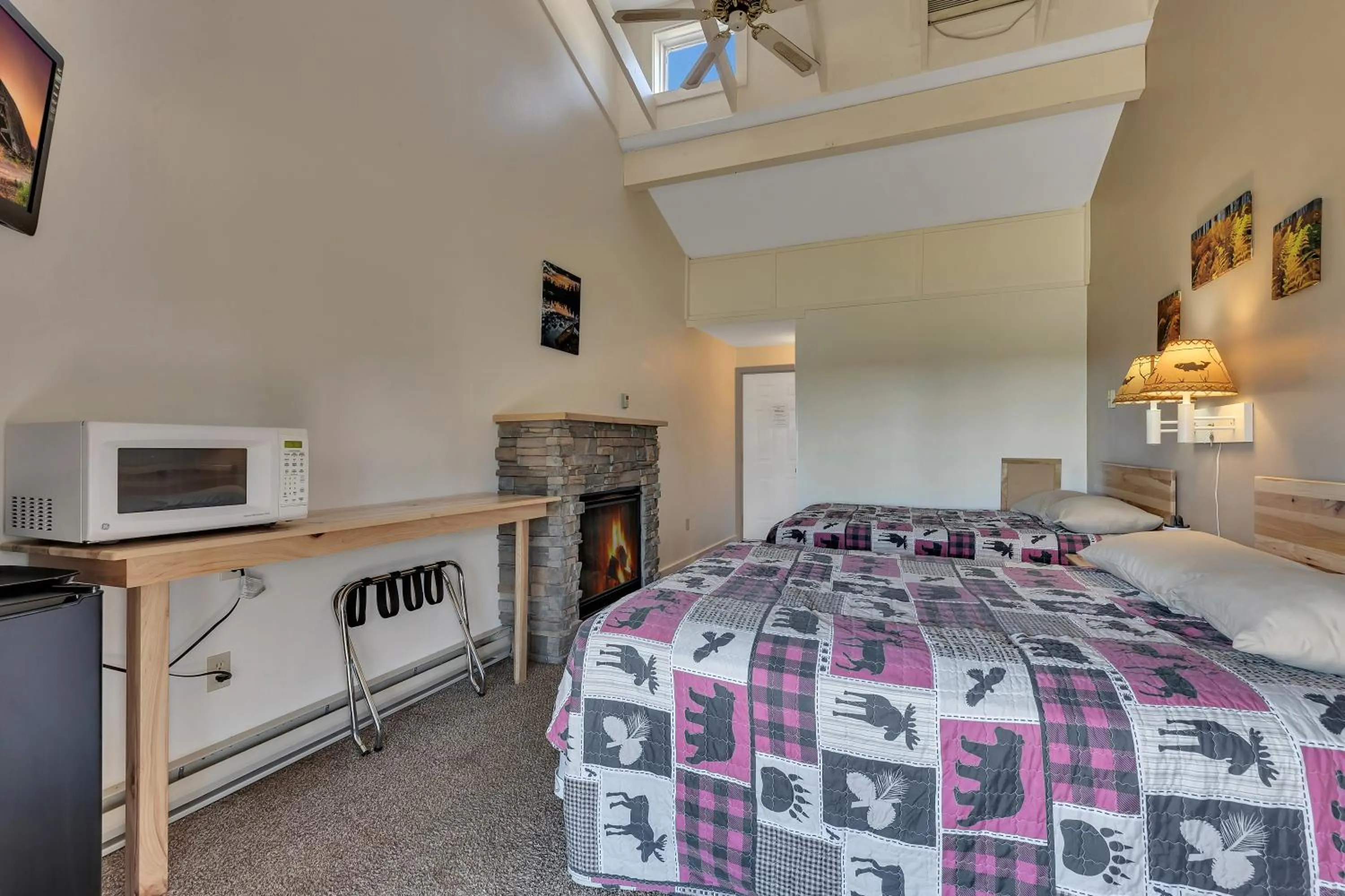 Photo of the whole room, Bed in Blue Moon Resort & Motel