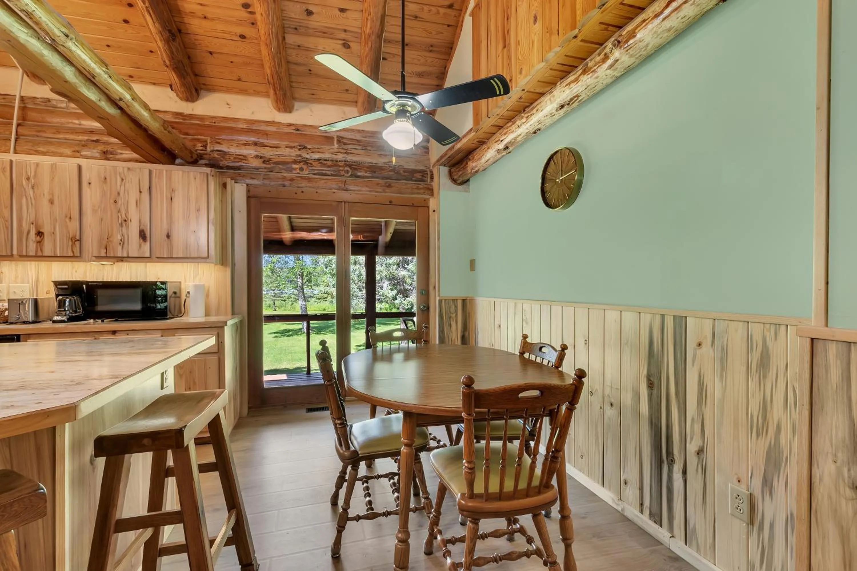 Dining area in Blue Moon Resort & Motel