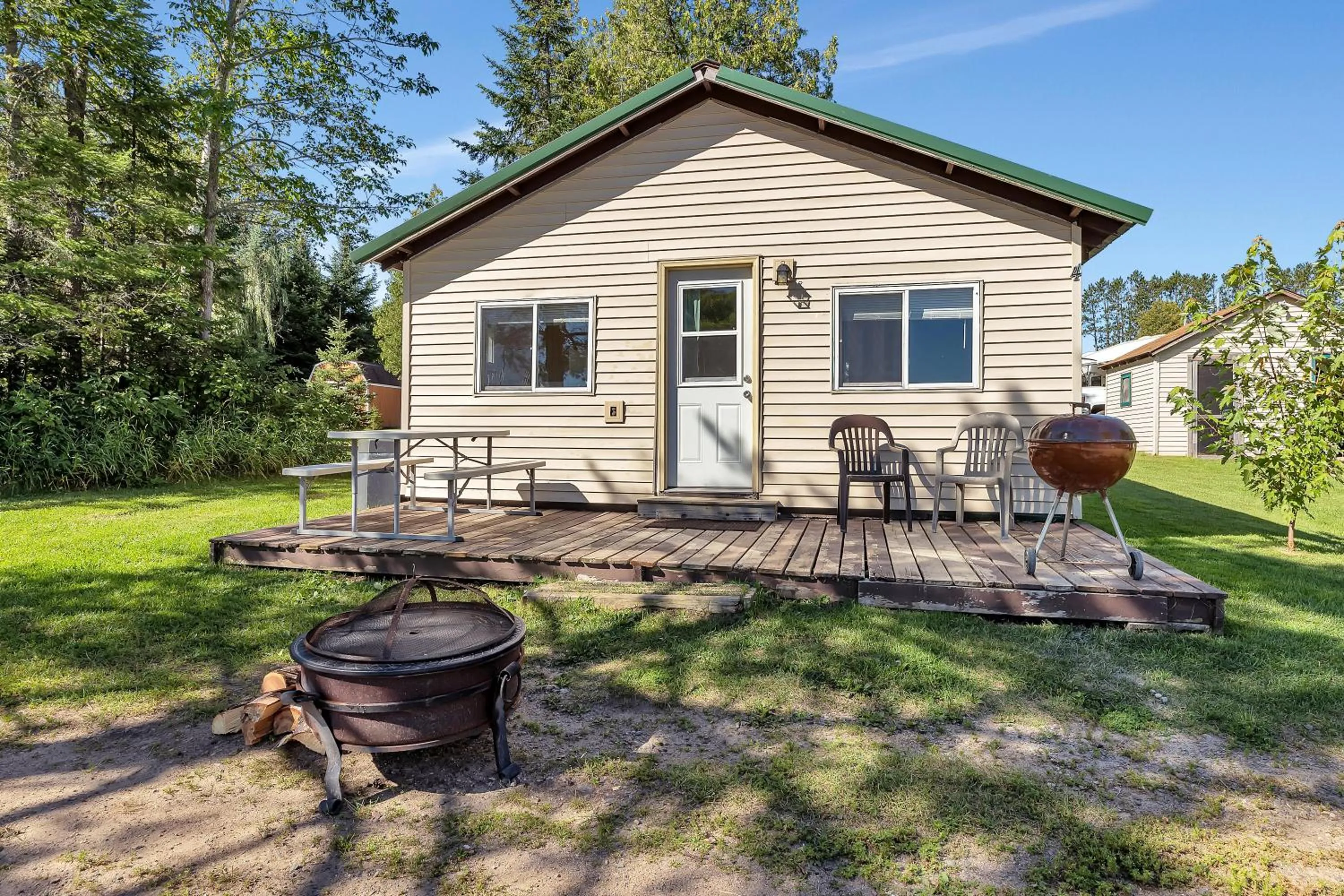 Property building in Blue Moon Resort & Motel