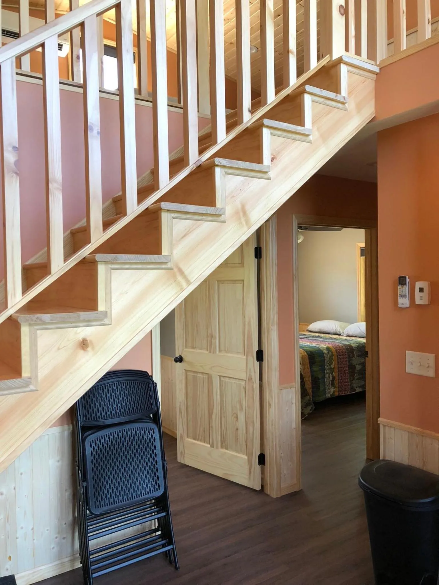Living room, Bed in Blue Moon Resort & Motel