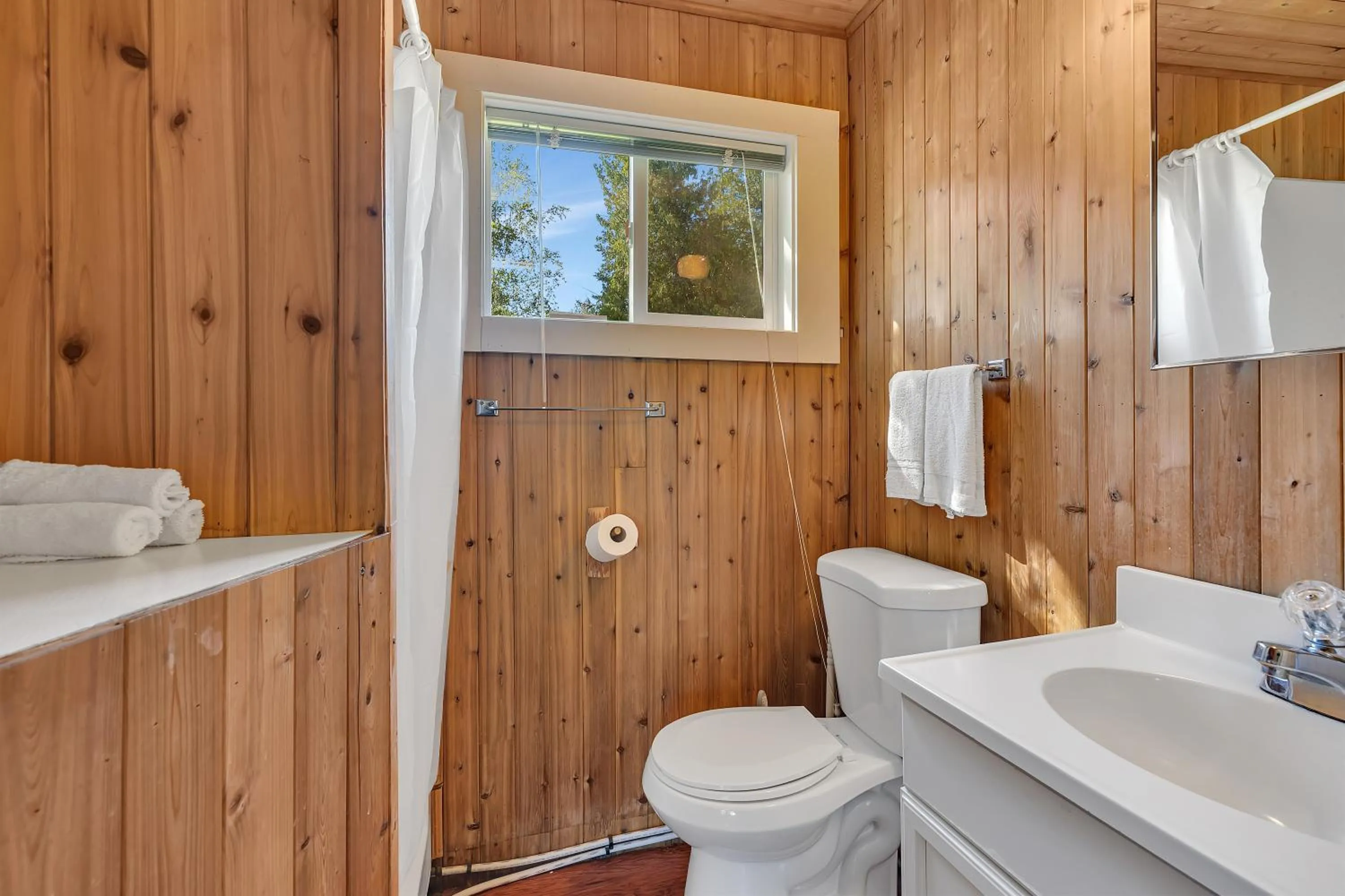 Bathroom in Blue Moon Resort & Motel