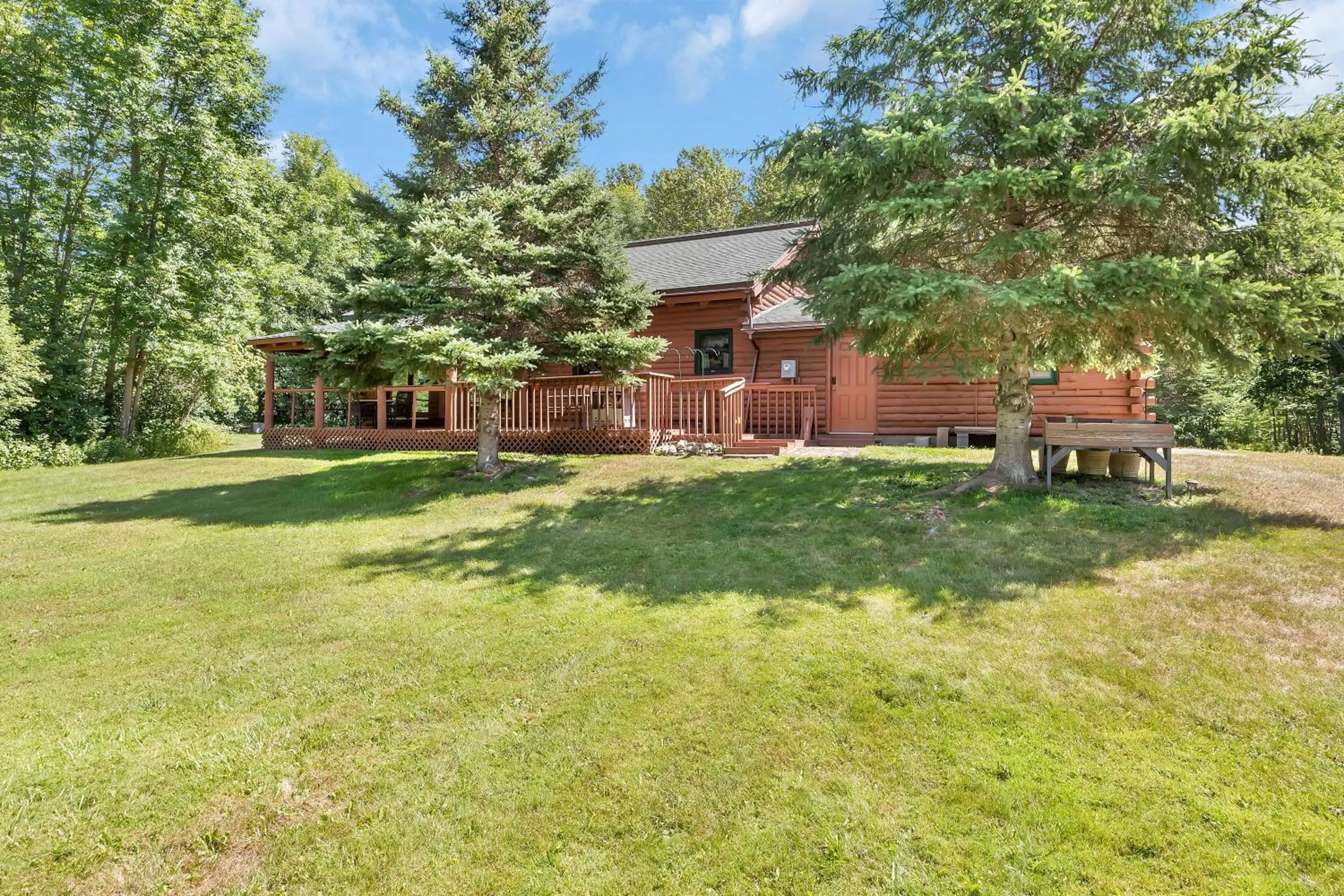 Property building in Blue Moon Resort & Motel