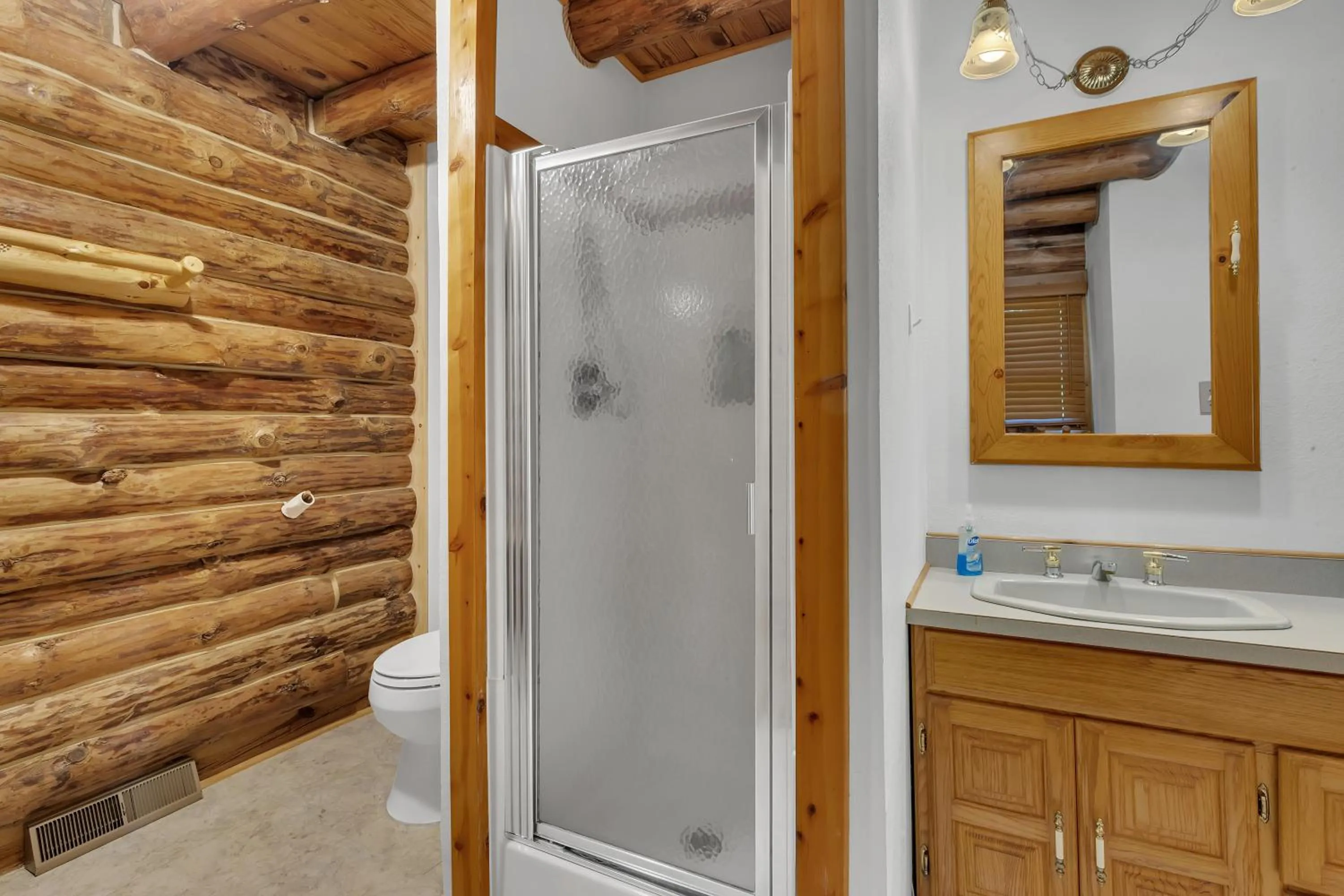 Bathroom in Blue Moon Resort & Motel
