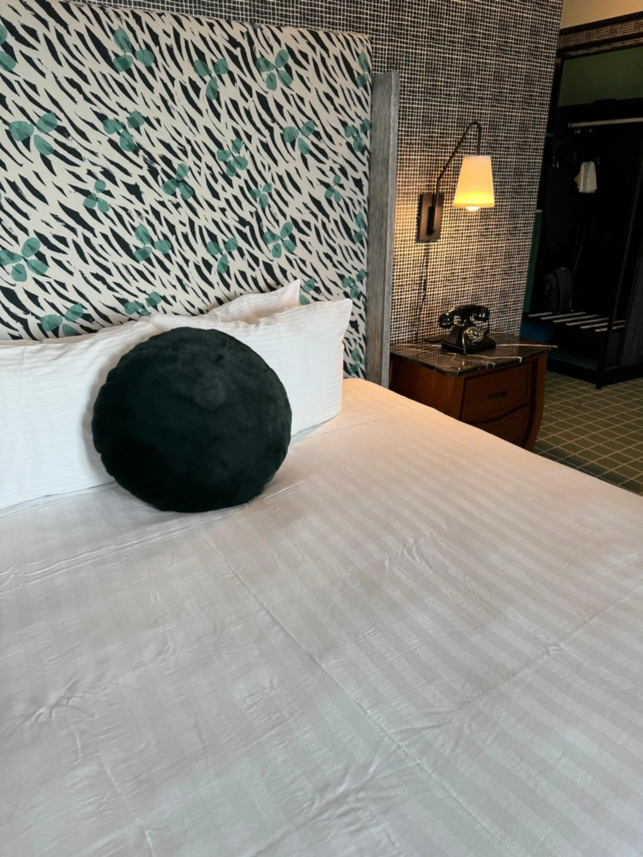 Bed in The Hollywood Franklin Hotel near Universal Studios