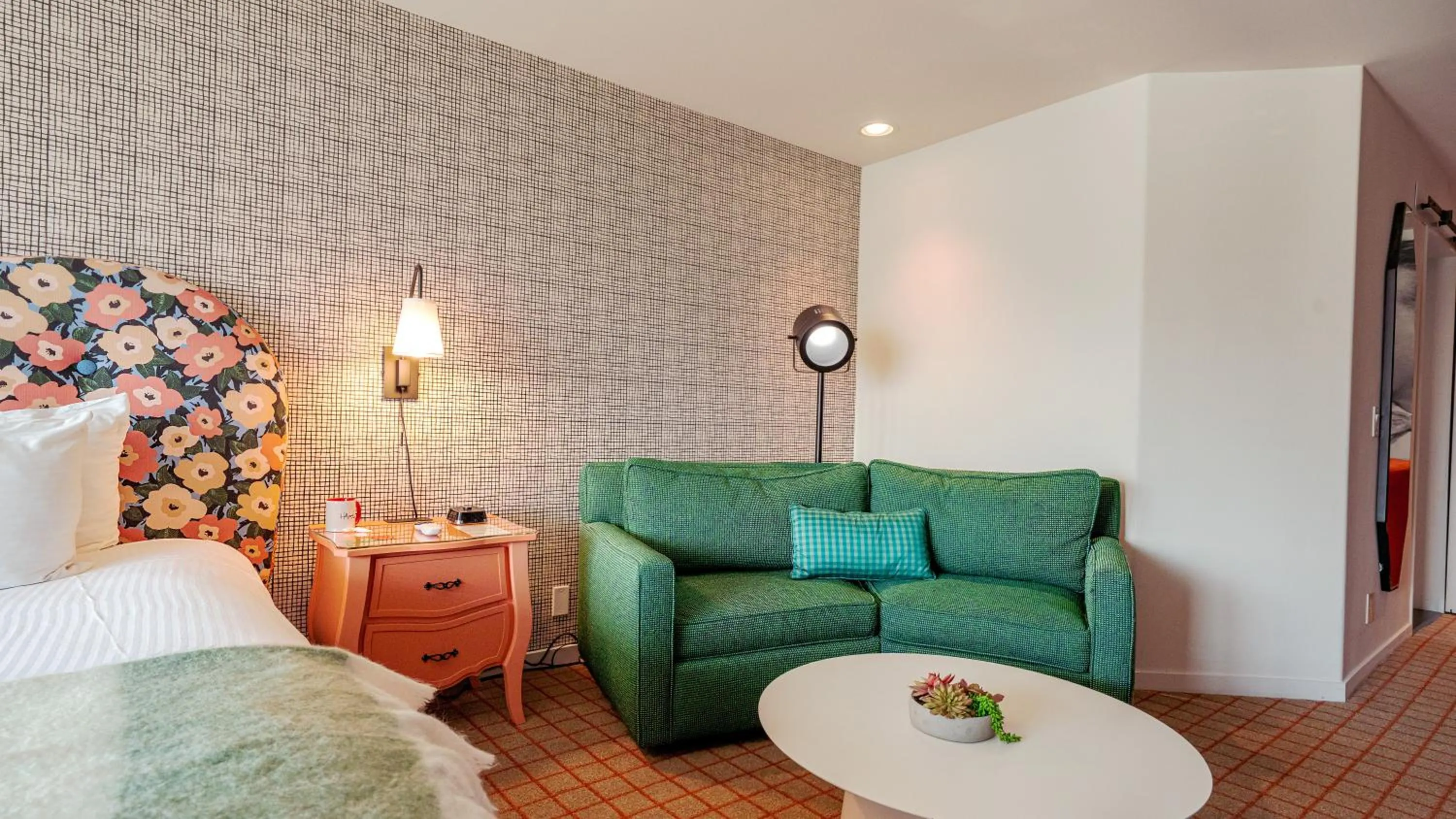 Living room in The Hollywood Franklin Hotel near Universal Studios