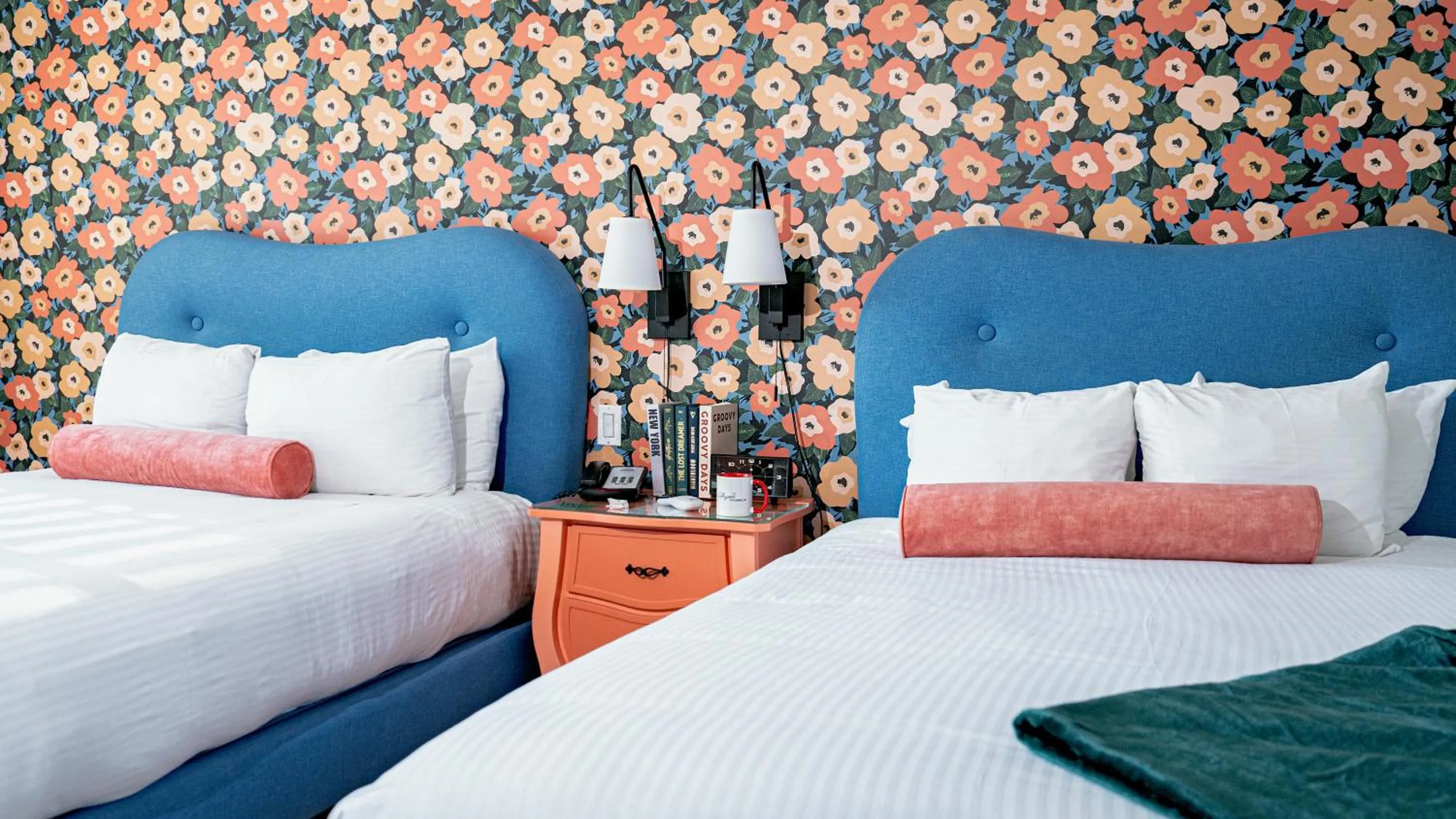 Bed in The Hollywood Franklin Hotel near Universal Studios