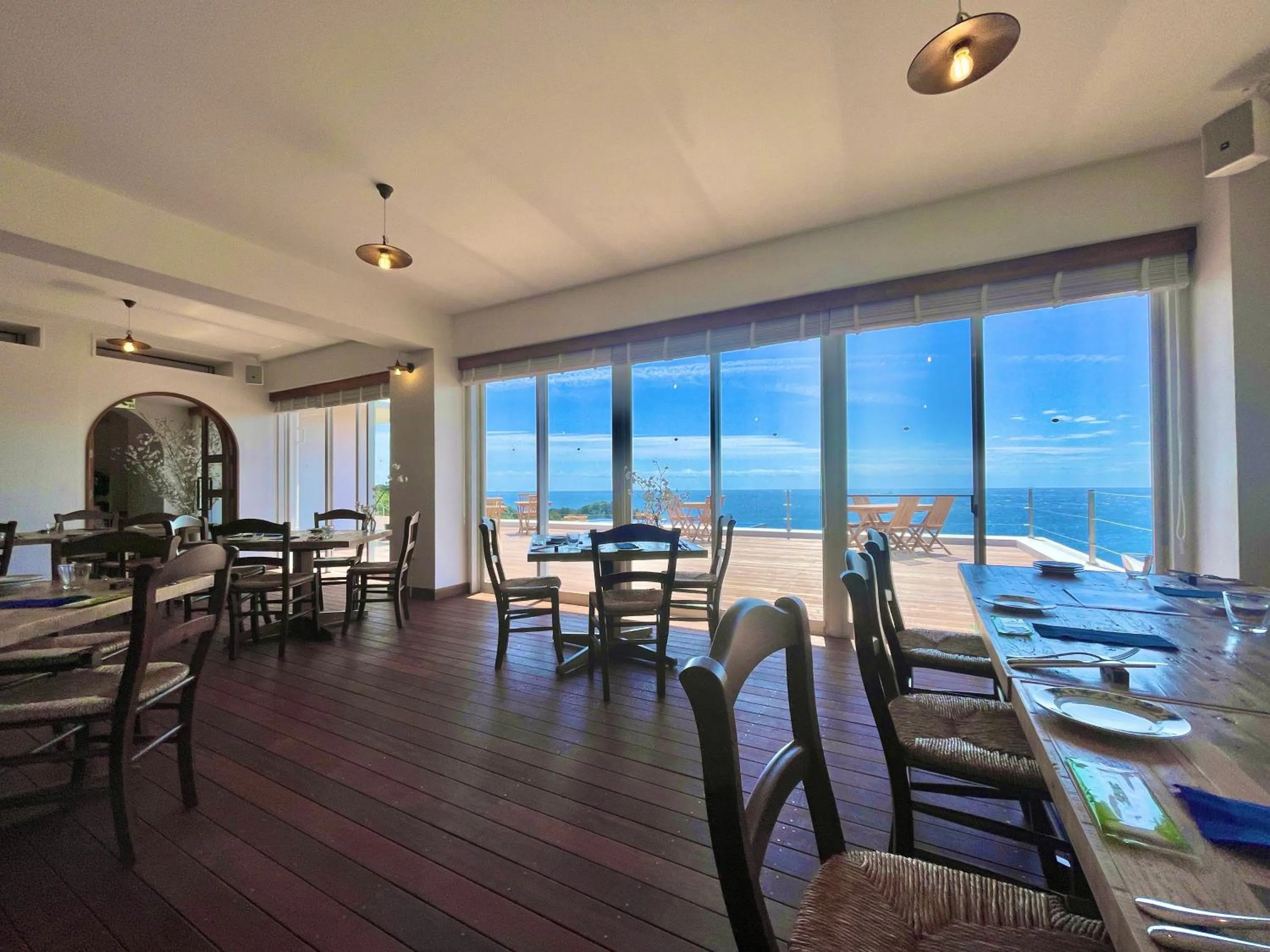 Restaurant/places to eat in TheMana Village