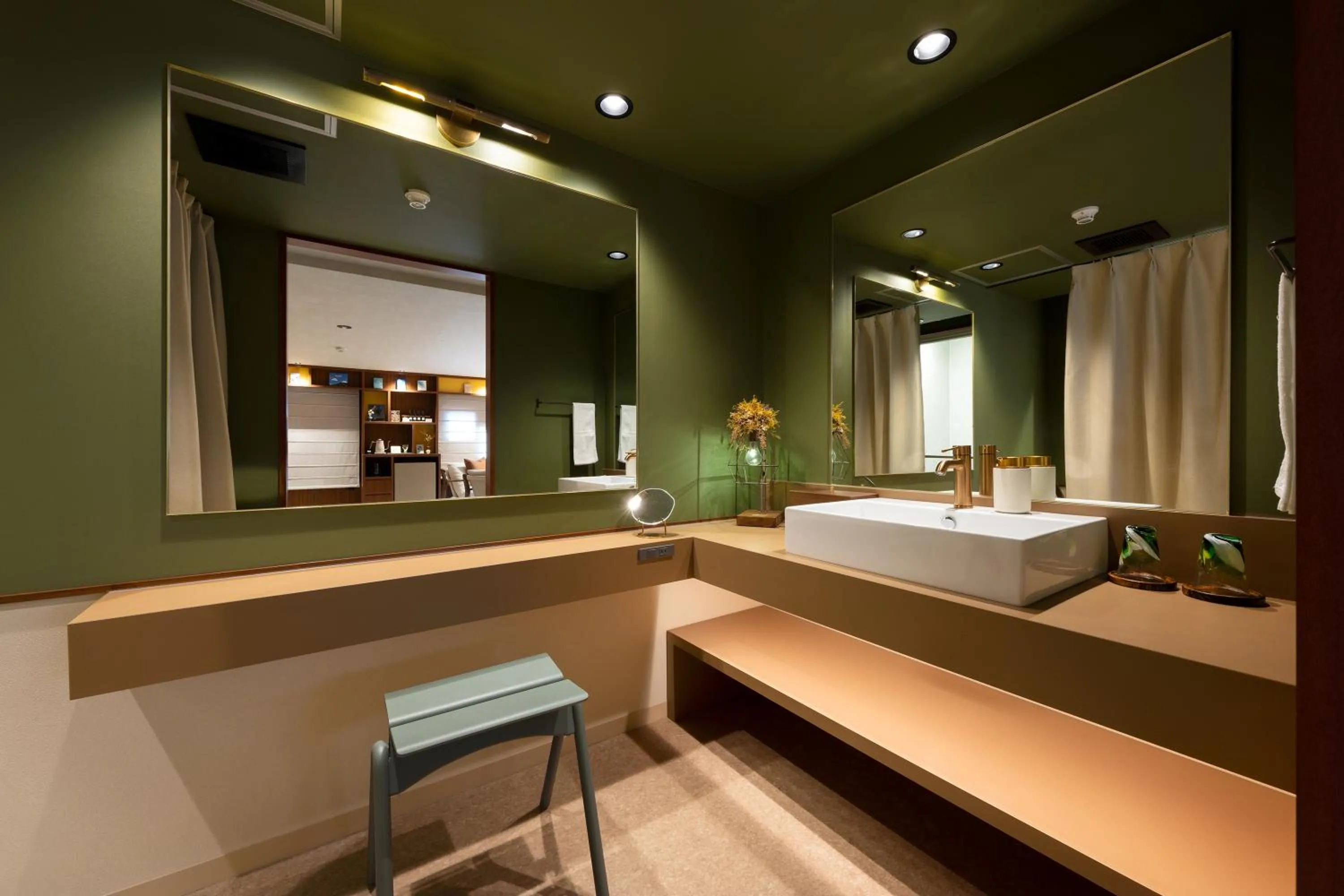 Photo of the whole room, Bed in TheMana Village