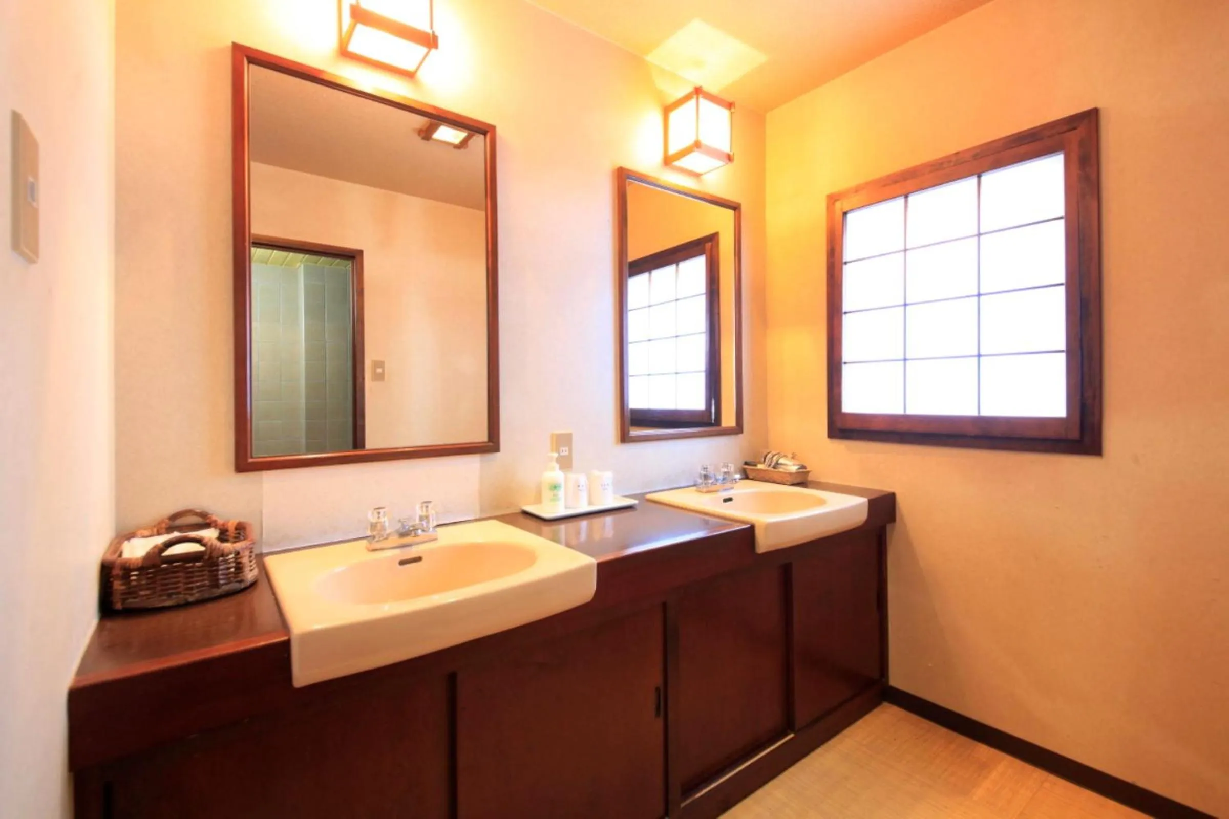 Photo of the whole room in TheMana Village