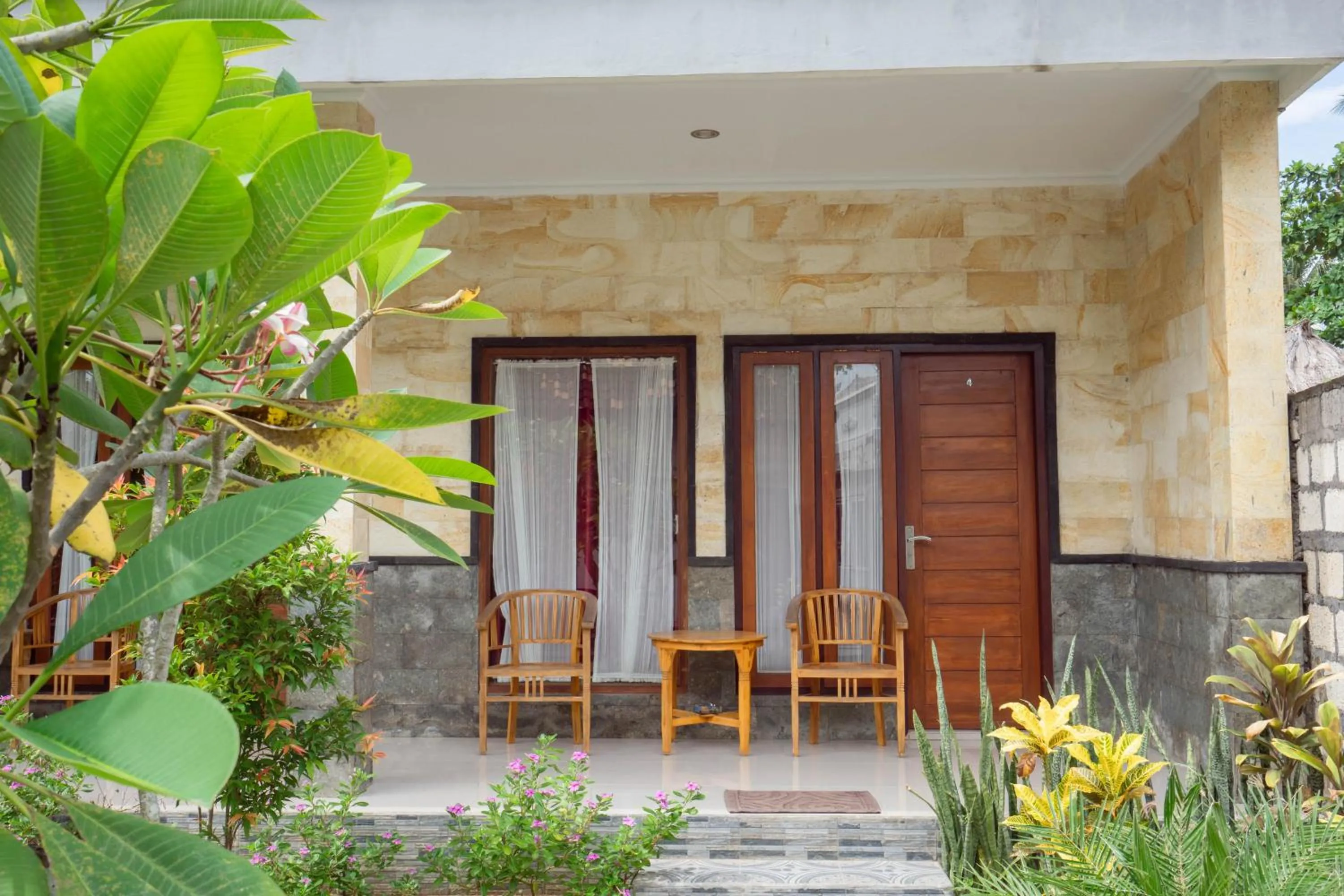 Property building in Omah Nusa Guesthouse RedPartner