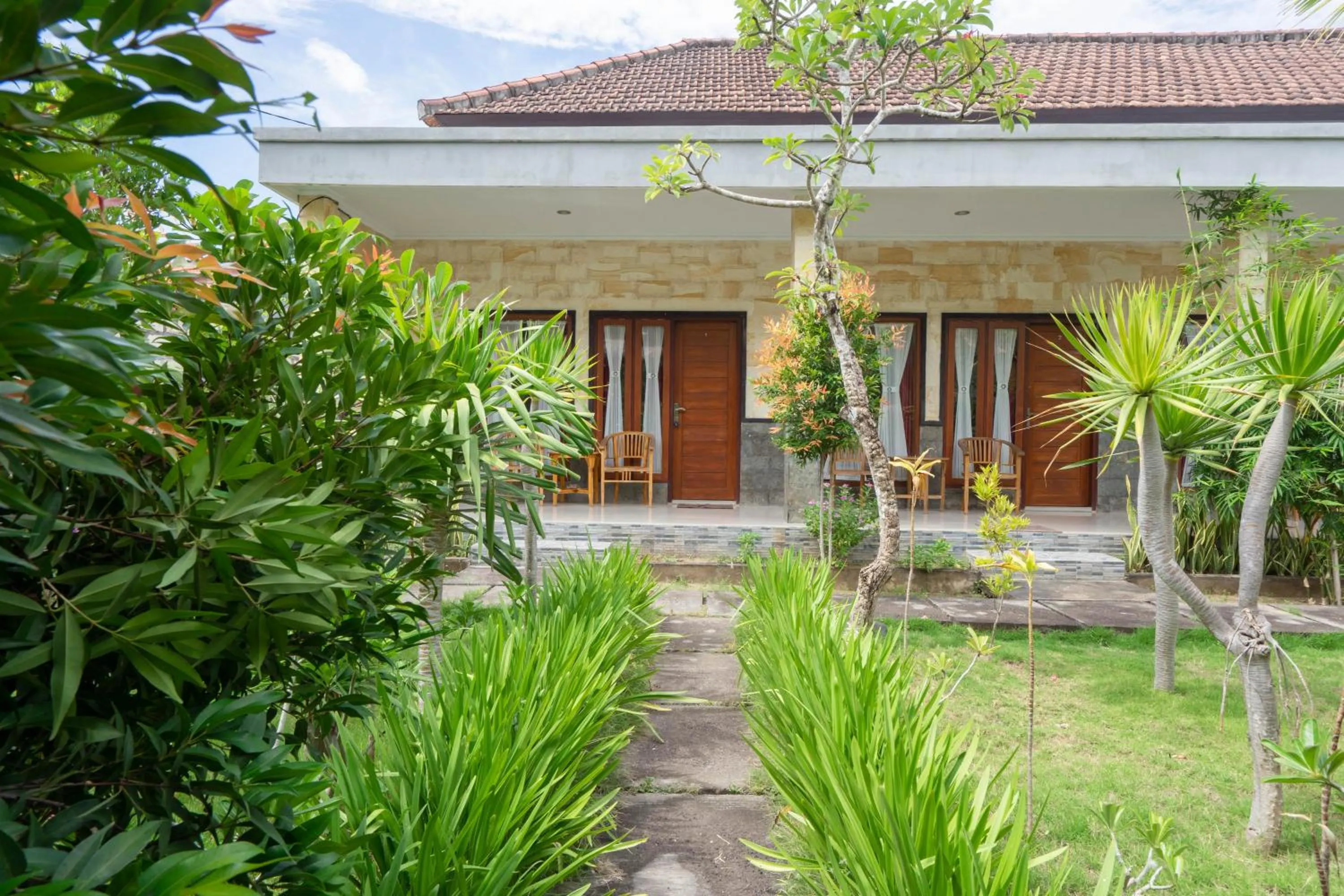 Property building in Omah Nusa Guesthouse RedPartner