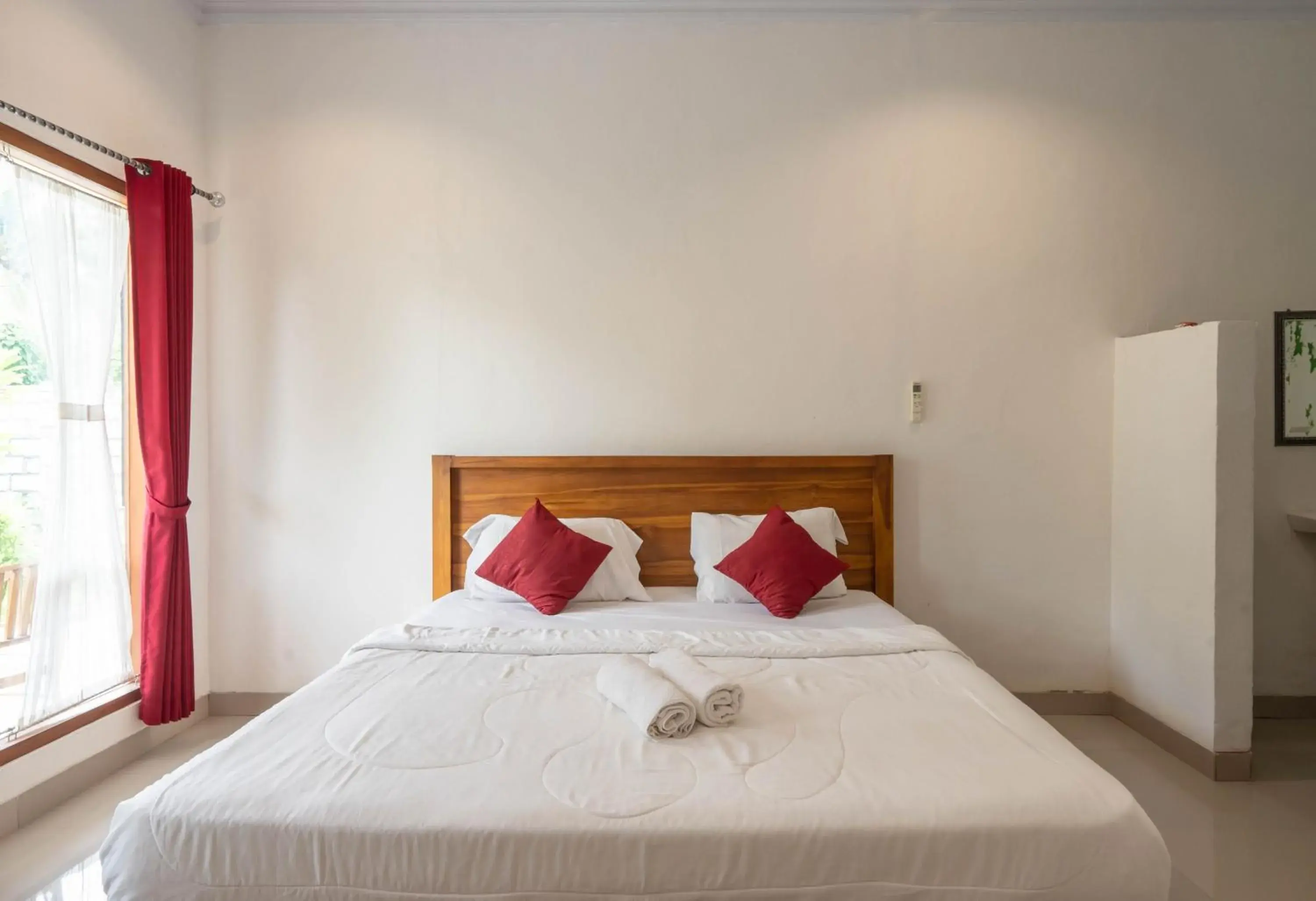 Standard Double Room in Omah Nusa Guesthouse RedPartner Standard Double Room in Omah Nusa Guesthouse RedPartner