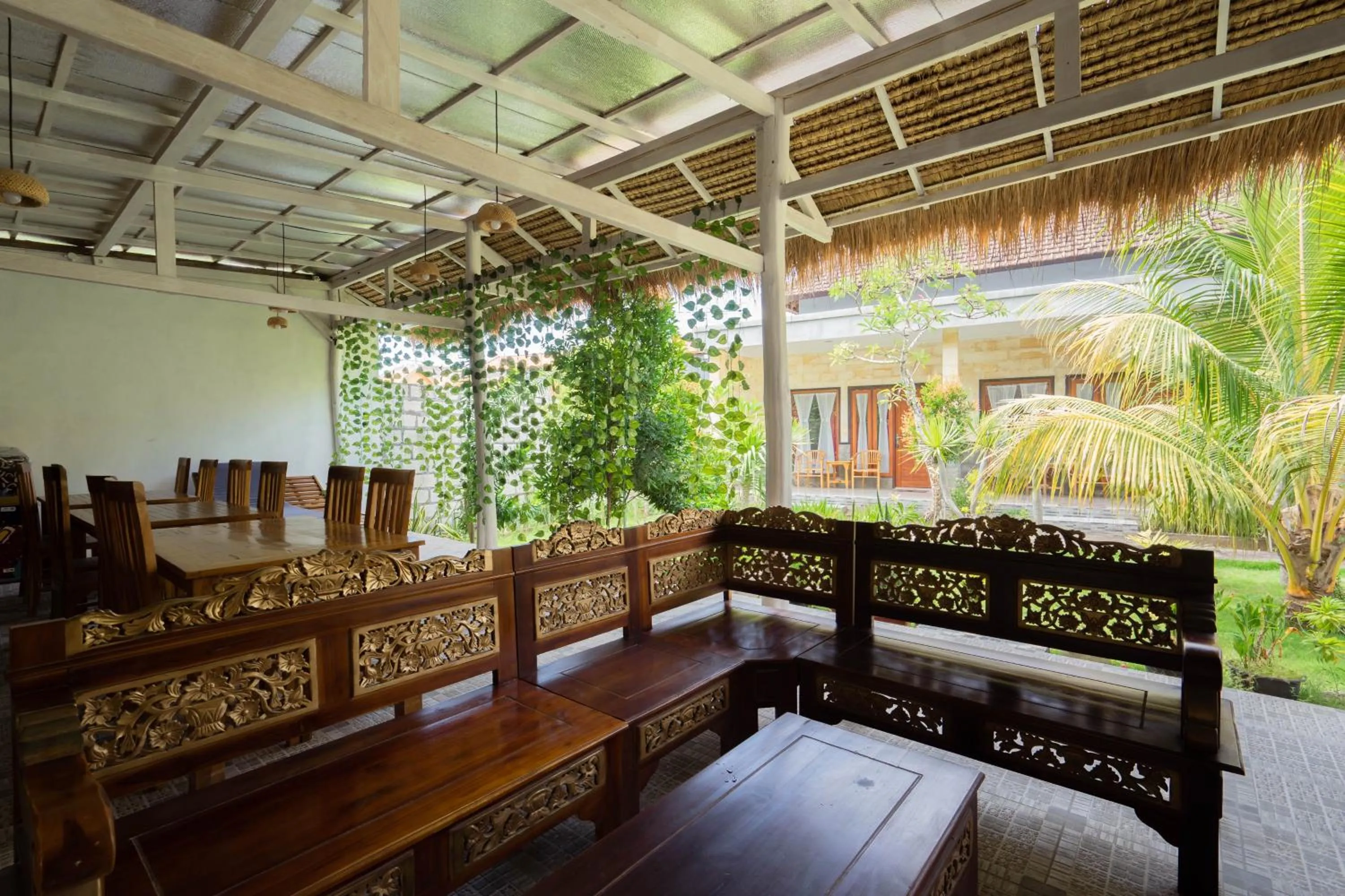Seating area in Omah Nusa Guesthouse RedPartner