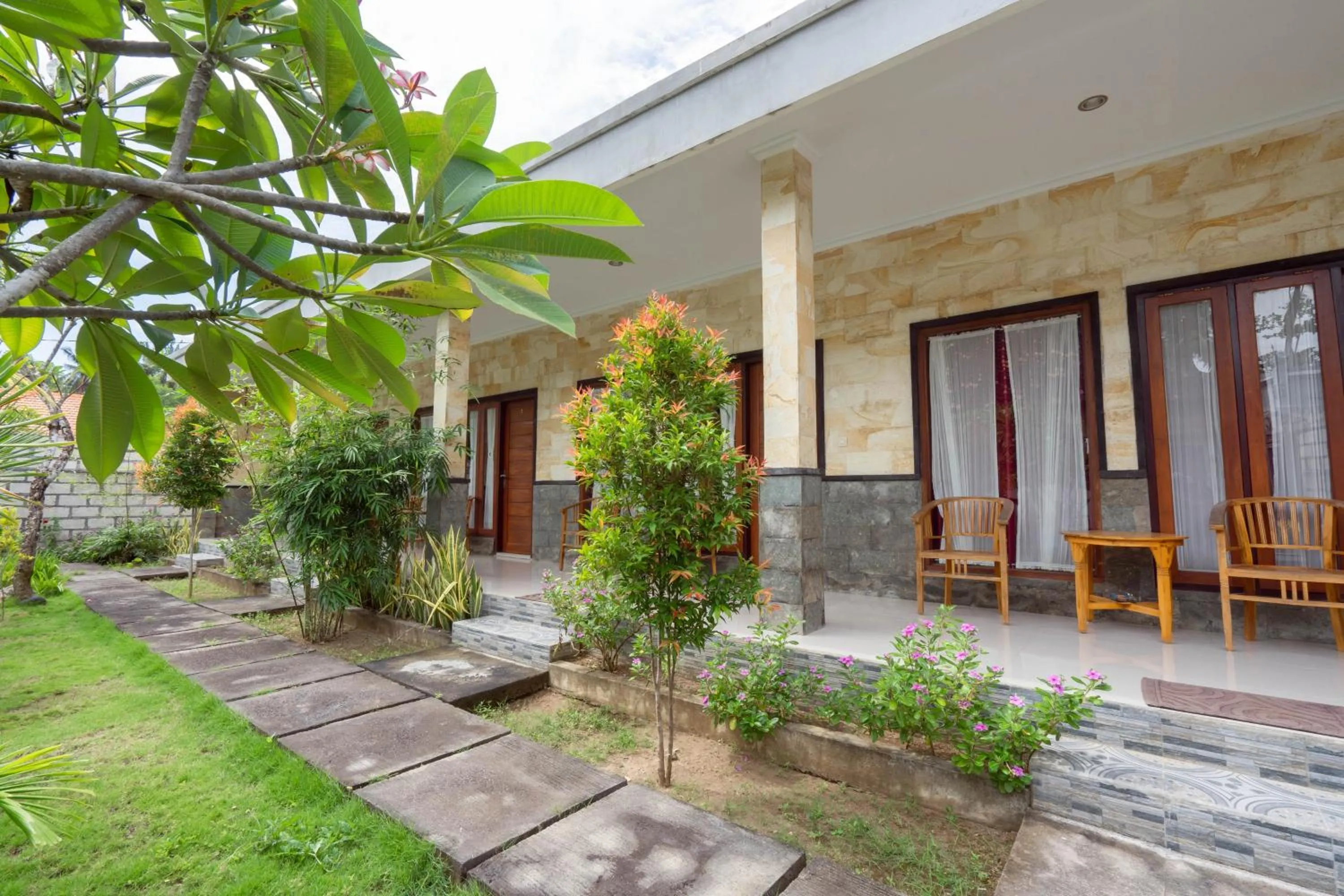Property building in Omah Nusa Guesthouse RedPartner