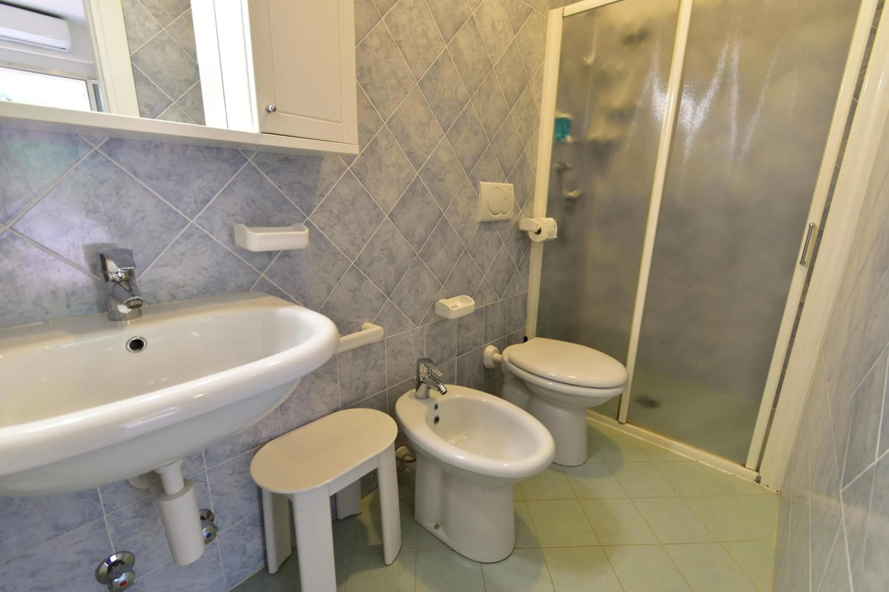 Shower in Eden Park Hotel