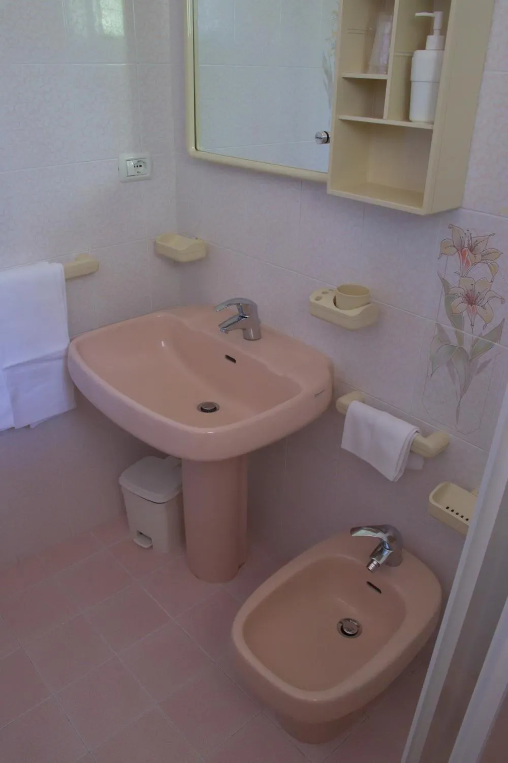 Bathroom in Eden Park Hotel