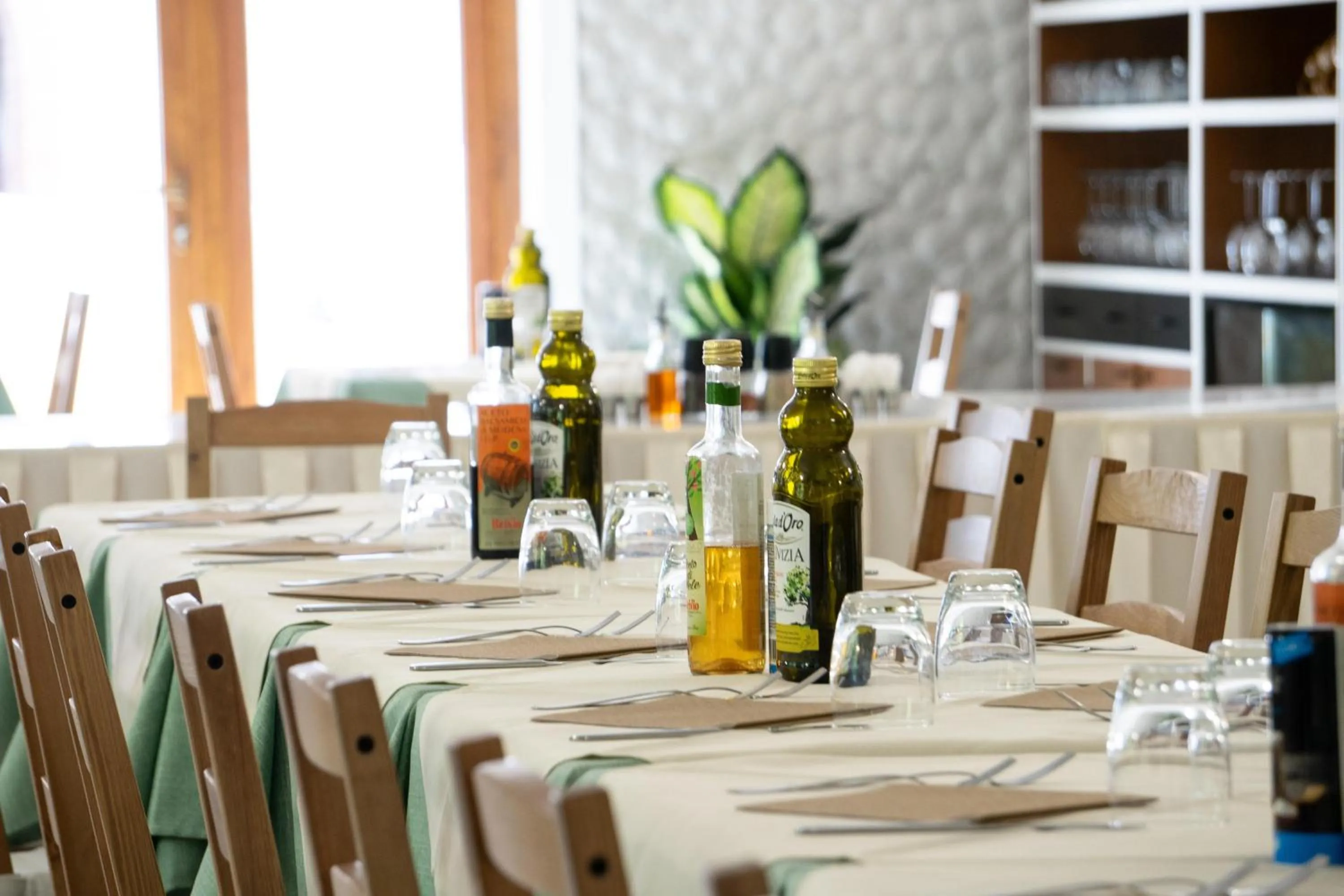 Restaurant/places to eat in Eden Park Hotel