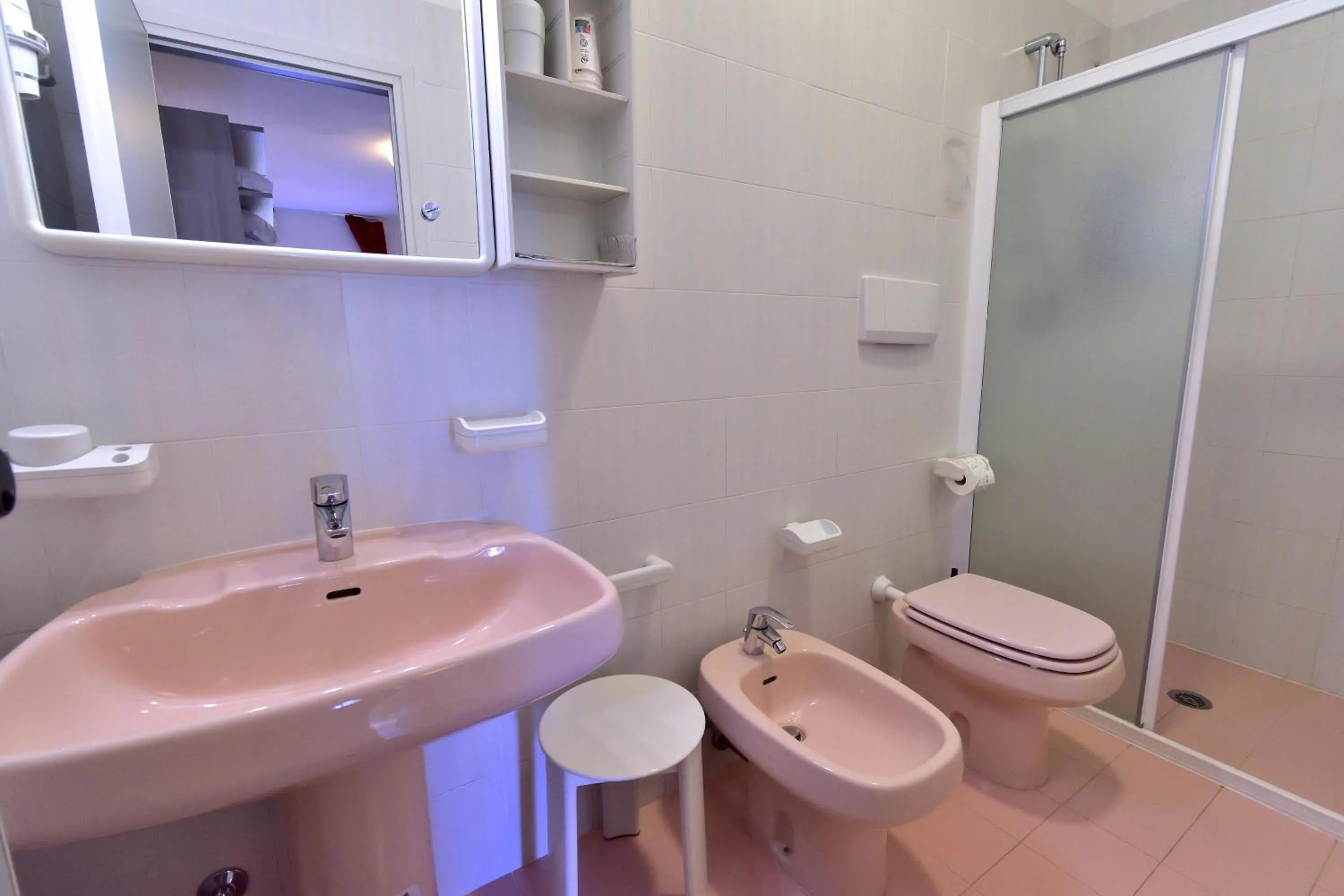 Shower in Eden Park Hotel