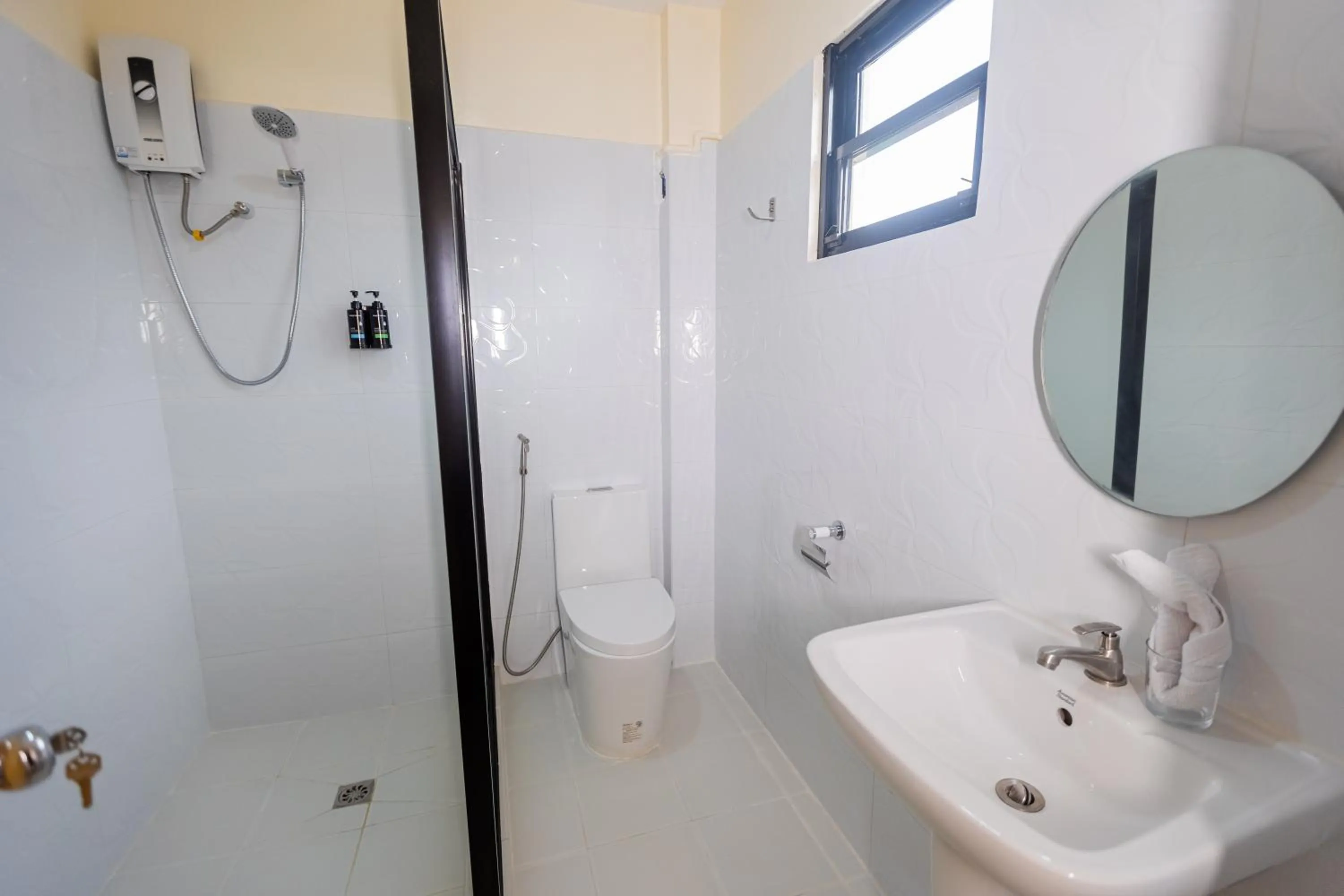 Large Double Room in Anahaw Seaside Inn