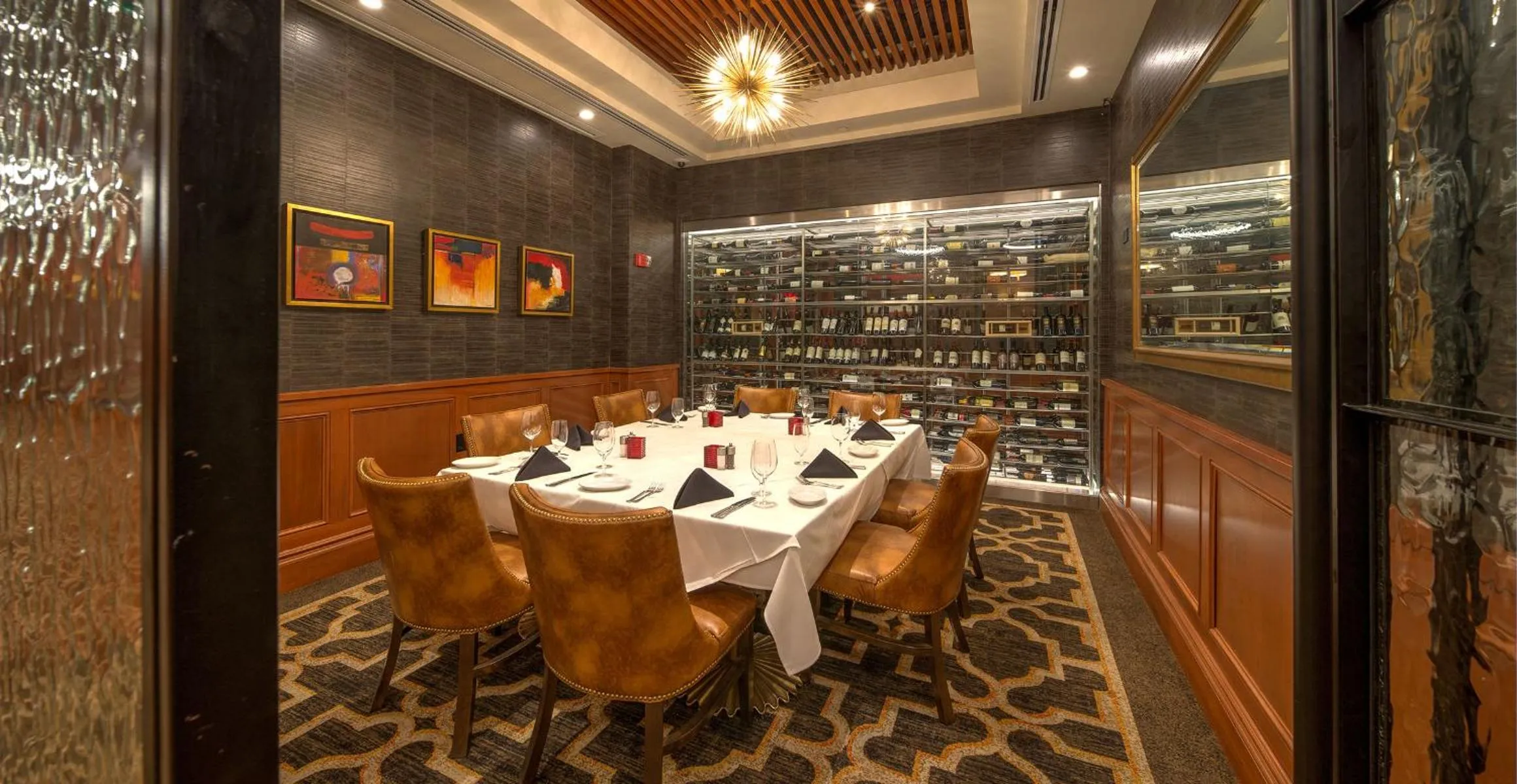 Restaurant/places to eat in Pier 5 Hotel Baltimore