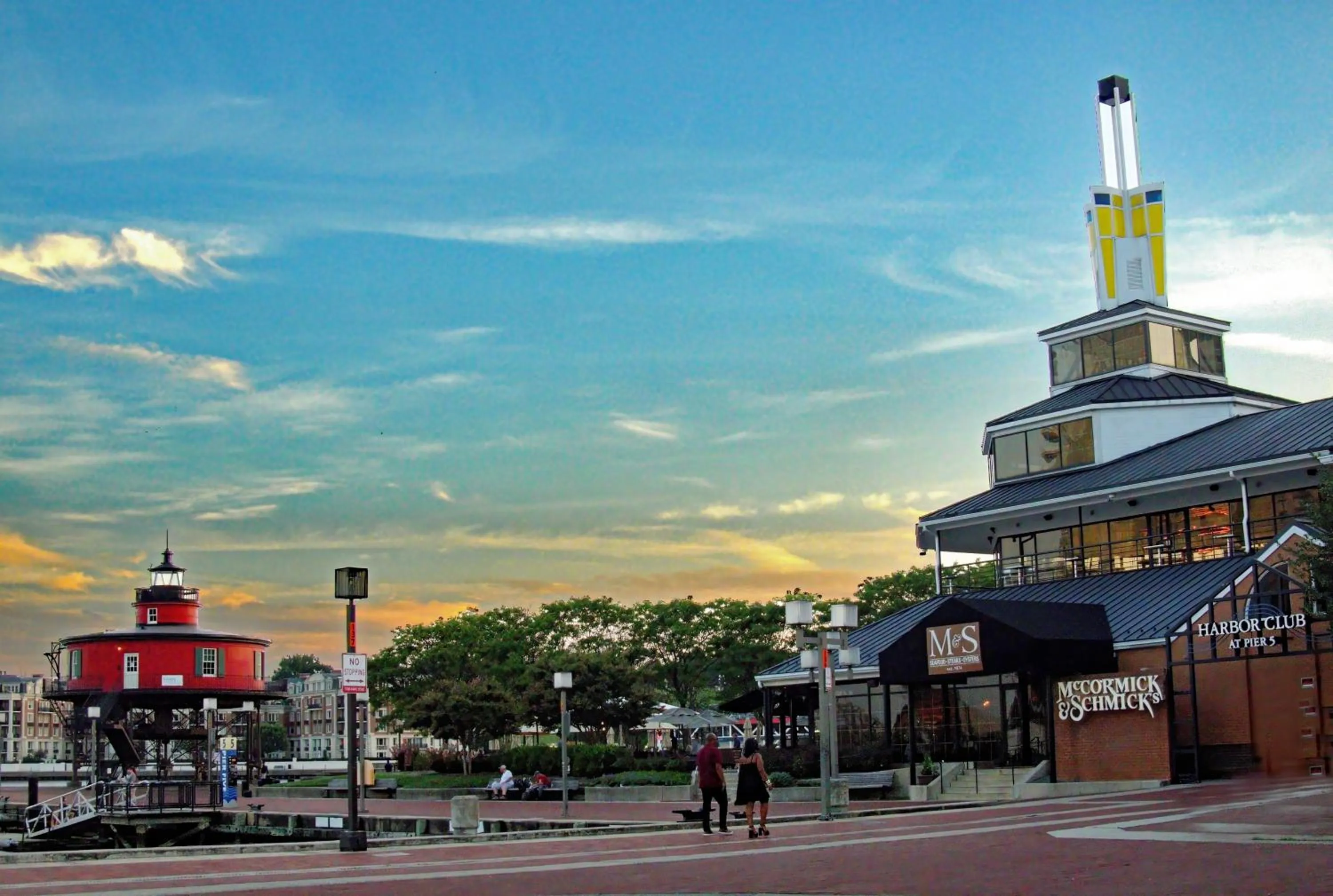 Restaurant/places to eat in Pier 5 Hotel Baltimore