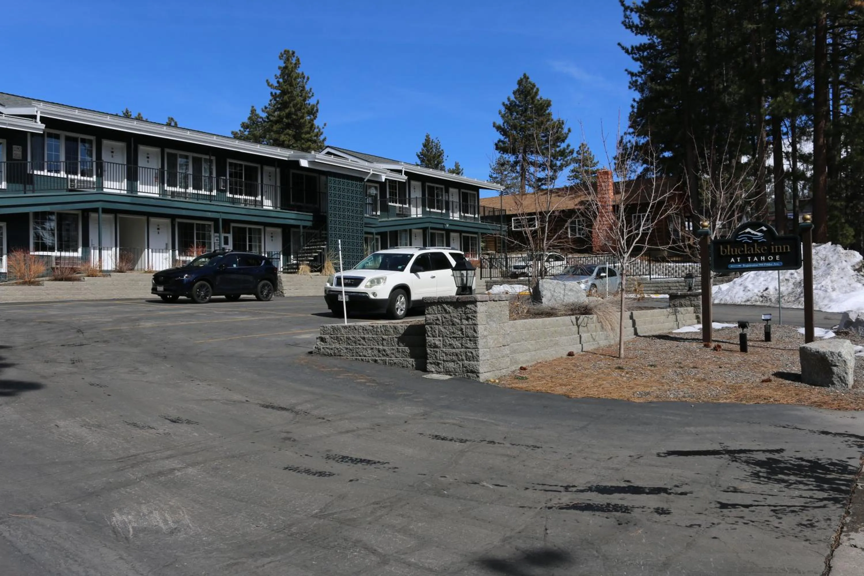 Property building in Bluelake Inn @ Heavenly Village