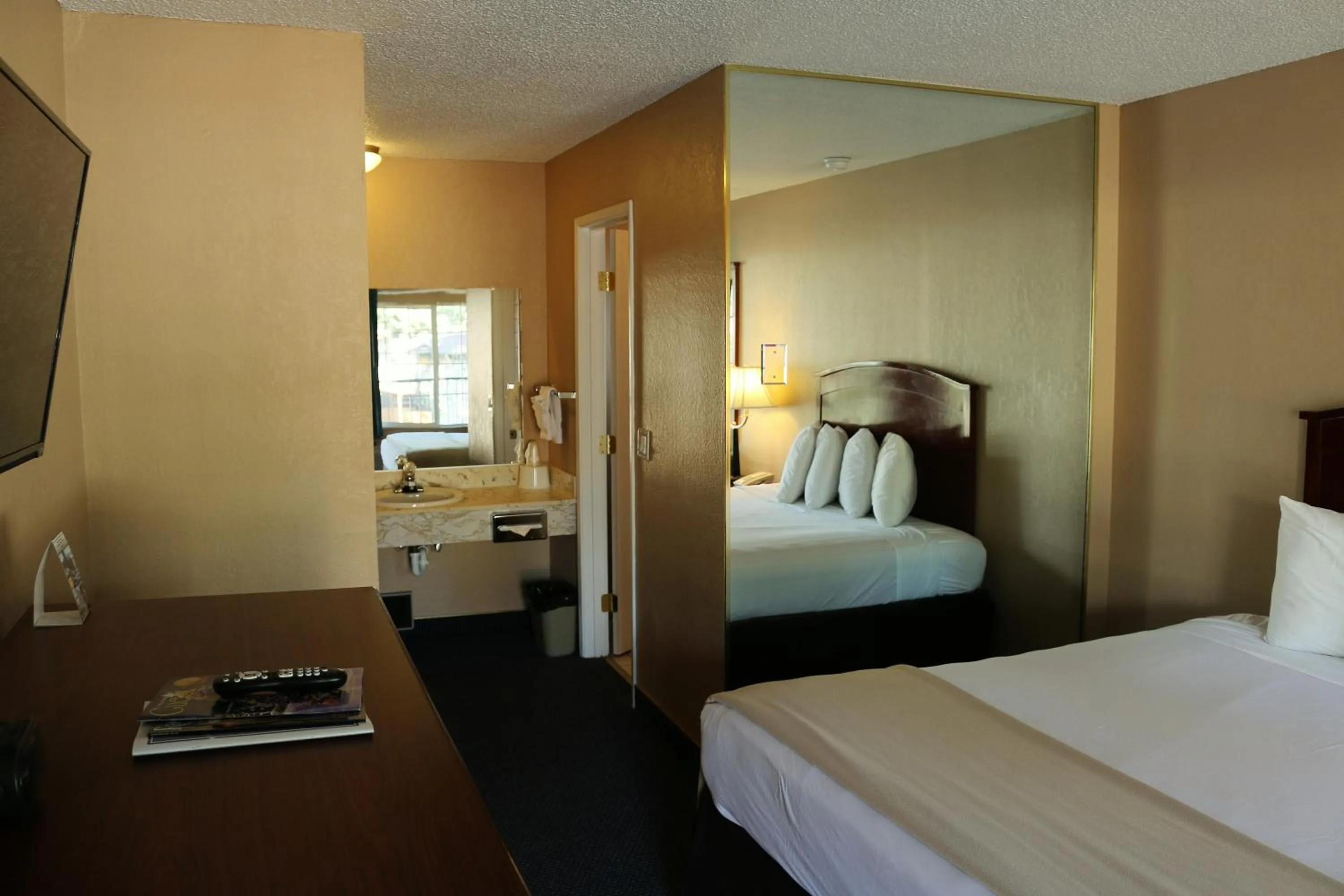 Bed in Bluelake Inn @ Heavenly Village