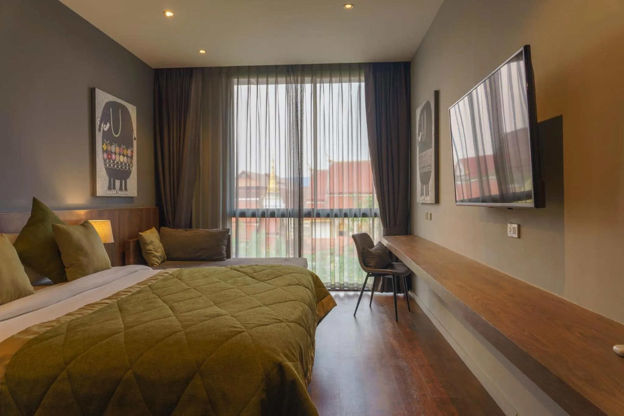 Photo of the whole room, Bed in Spice House