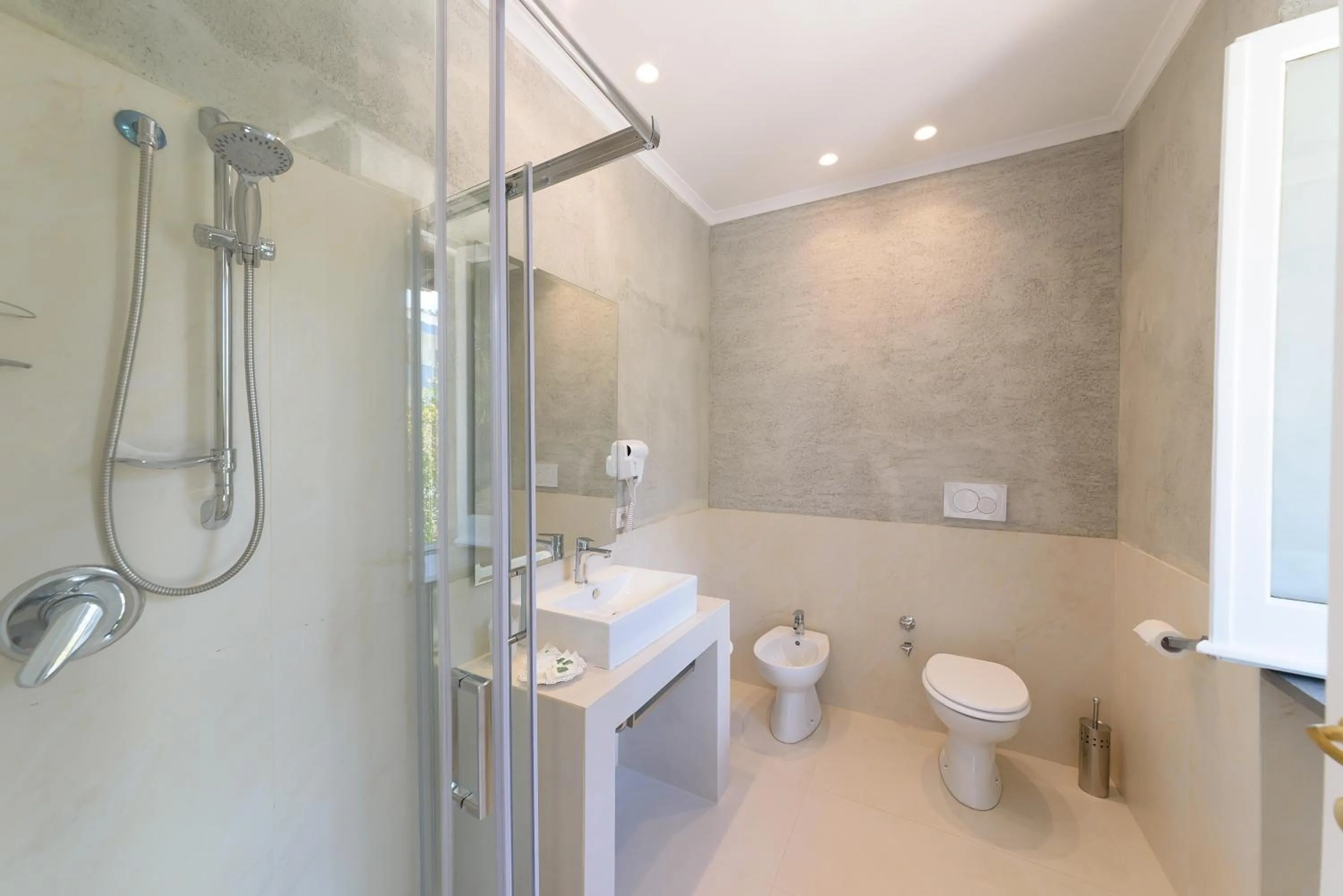 Shower in Villa Fortuna Holiday Resort