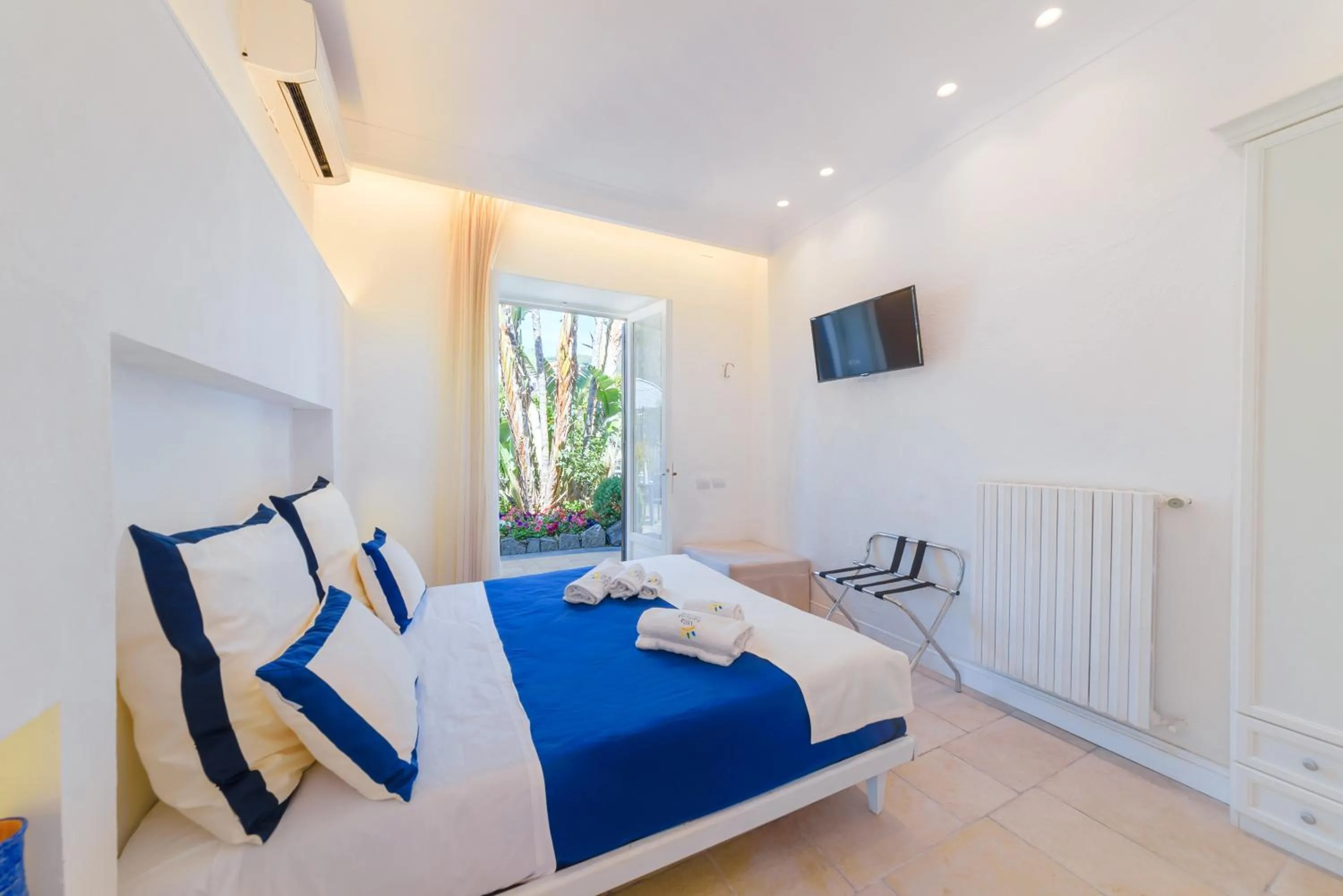 Bed in Villa Fortuna Holiday Resort