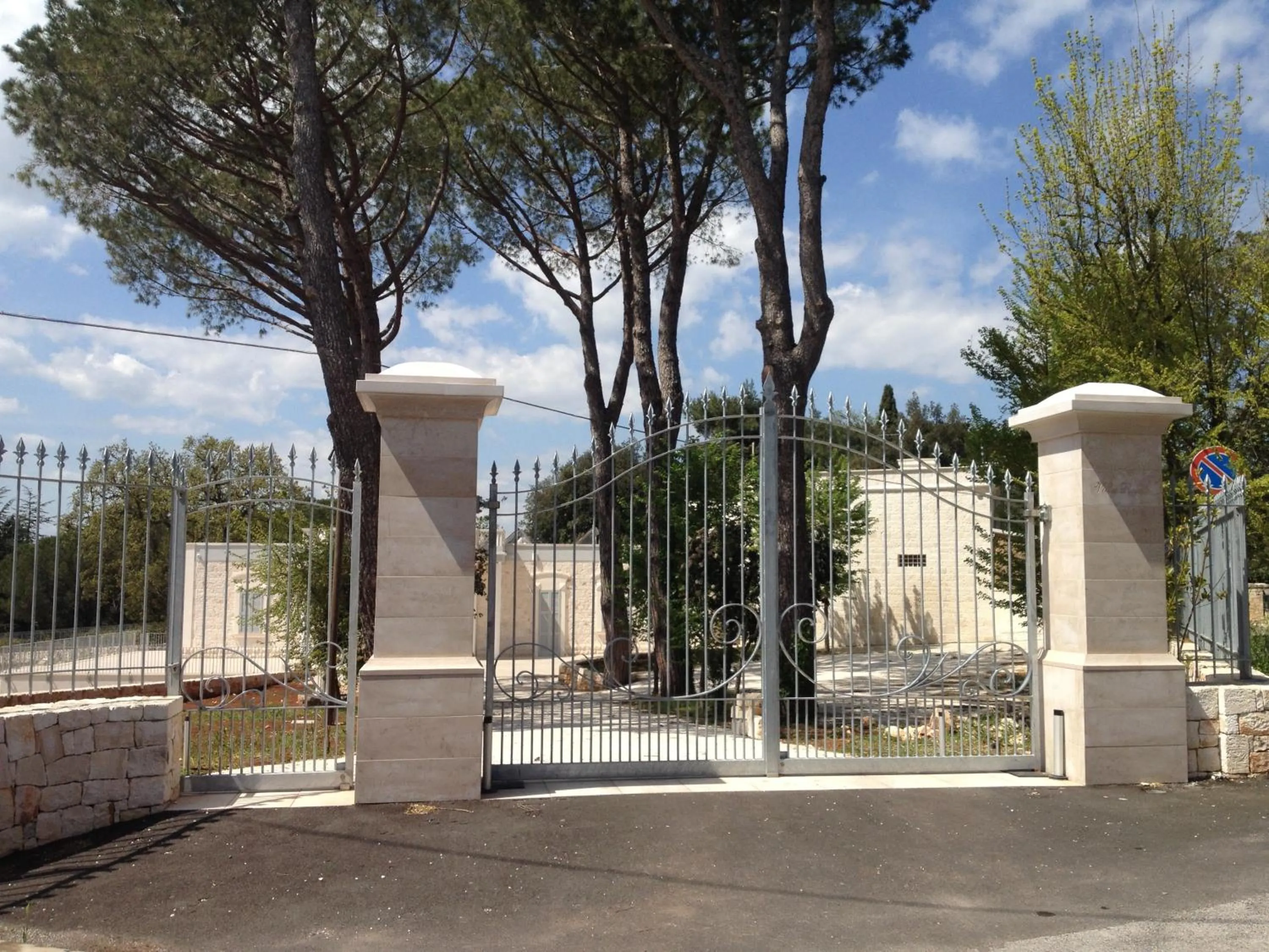 Facade/entrance in Villa Rosato