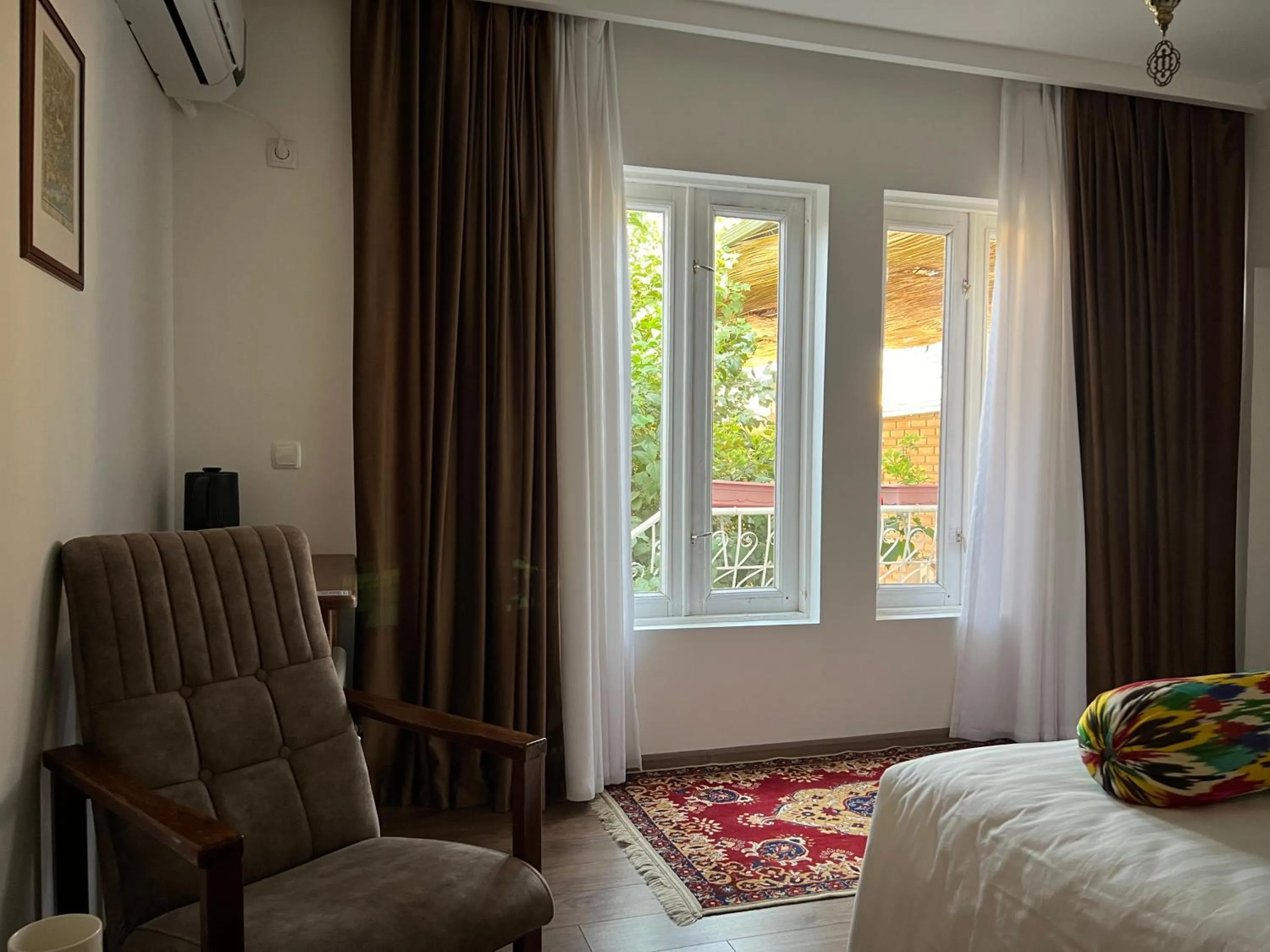 Seating area, Bed in Usman Heritage