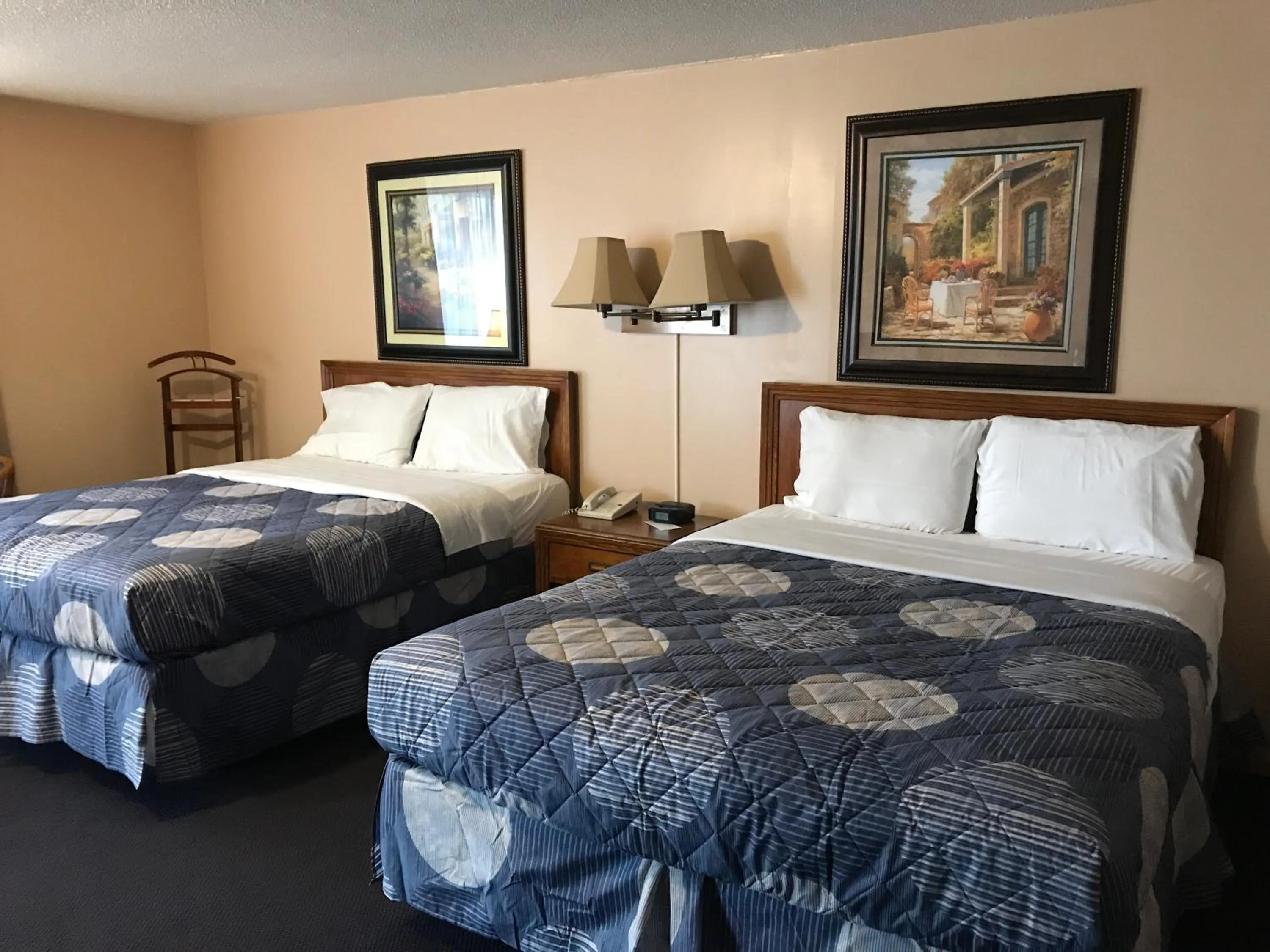 Bed in Moonlite Motel