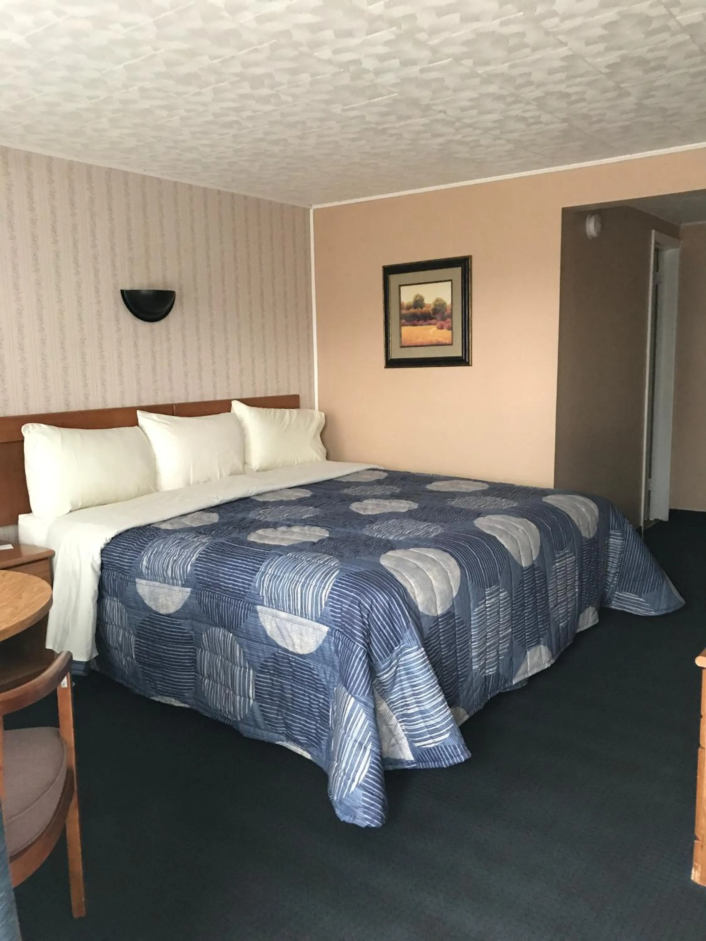 Bed in Moonlite Motel
