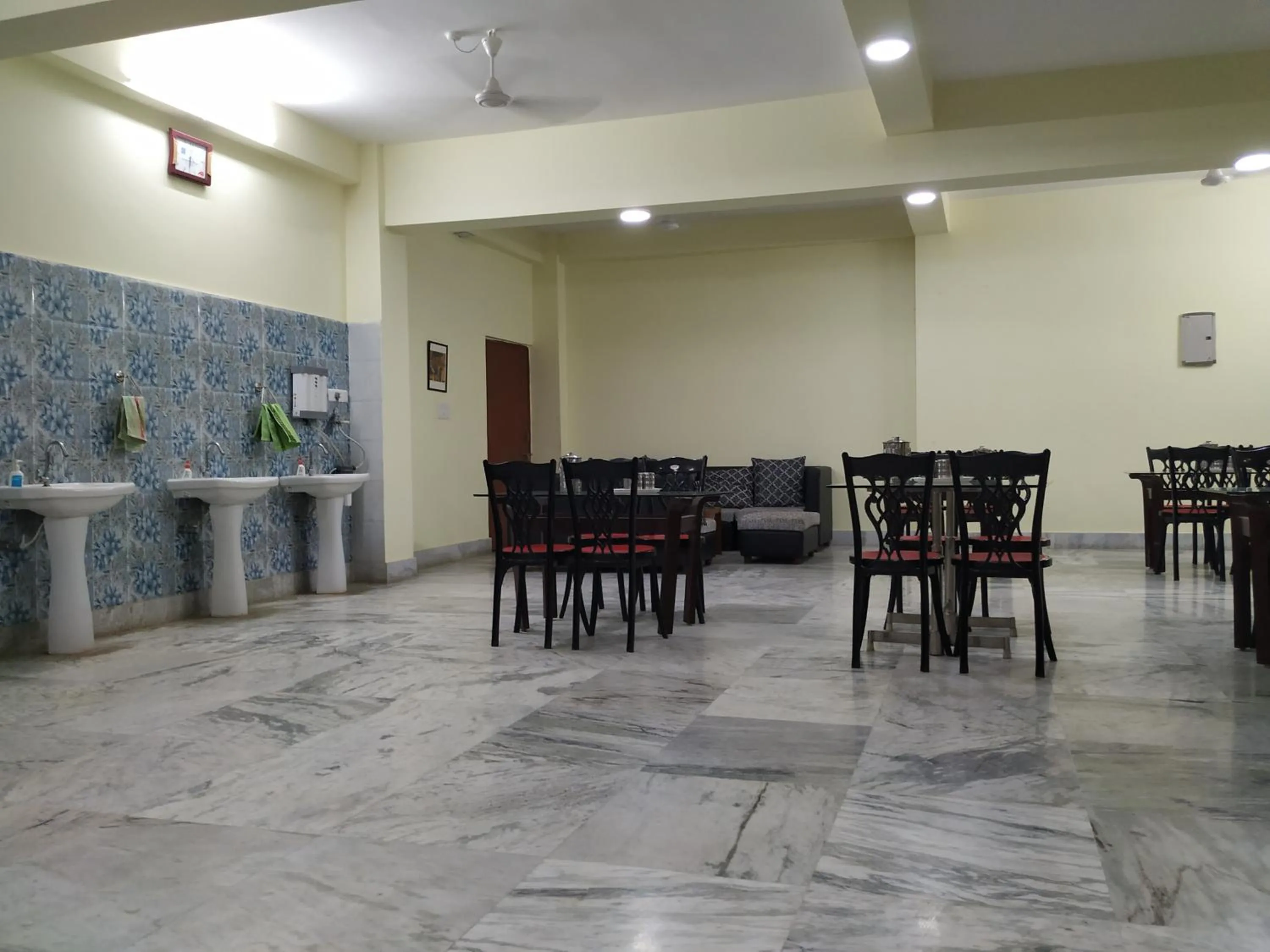 Restaurant/places to eat in Shophori Shantiniketan