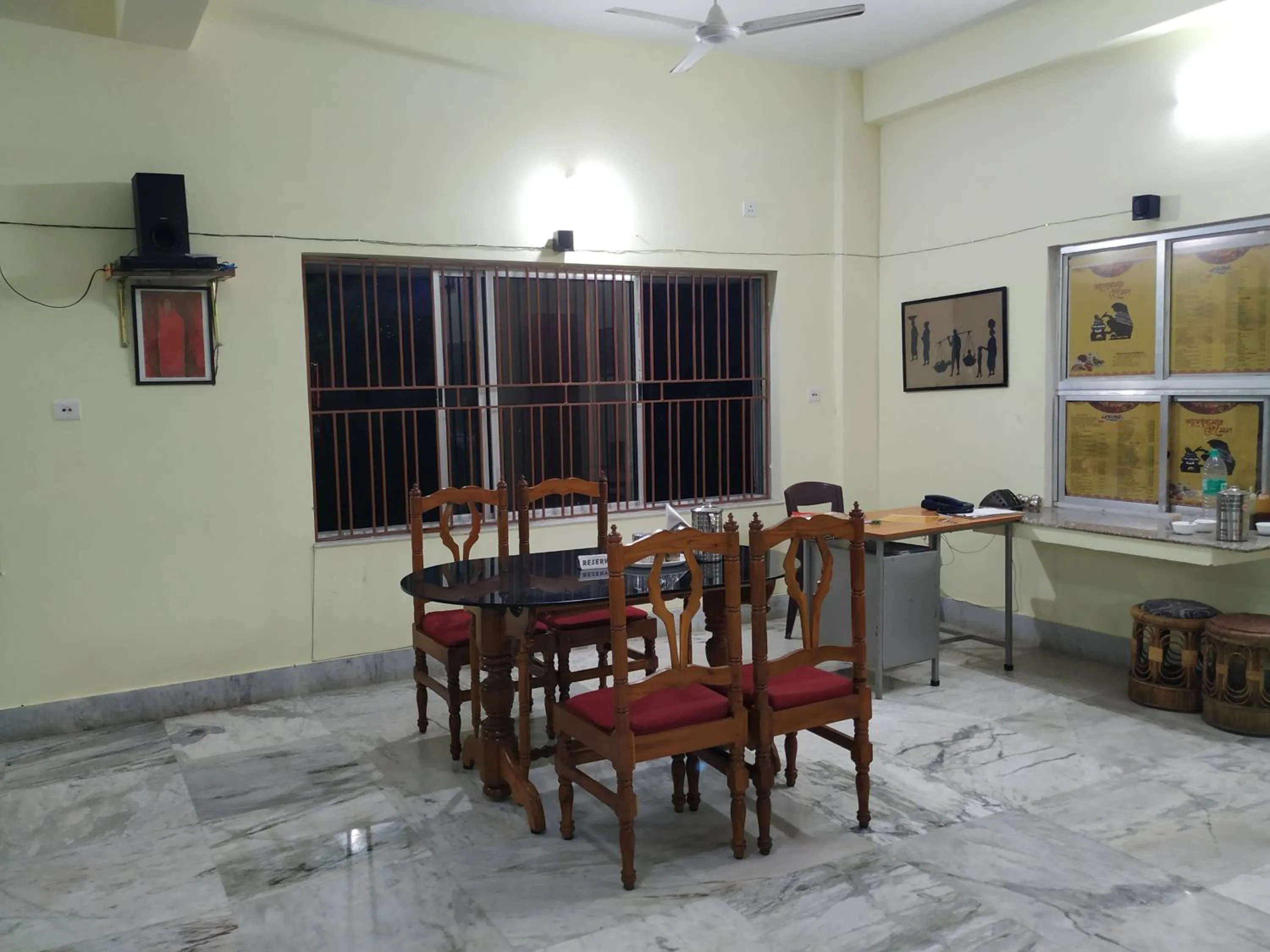 Dining area in Shophori Shantiniketan
