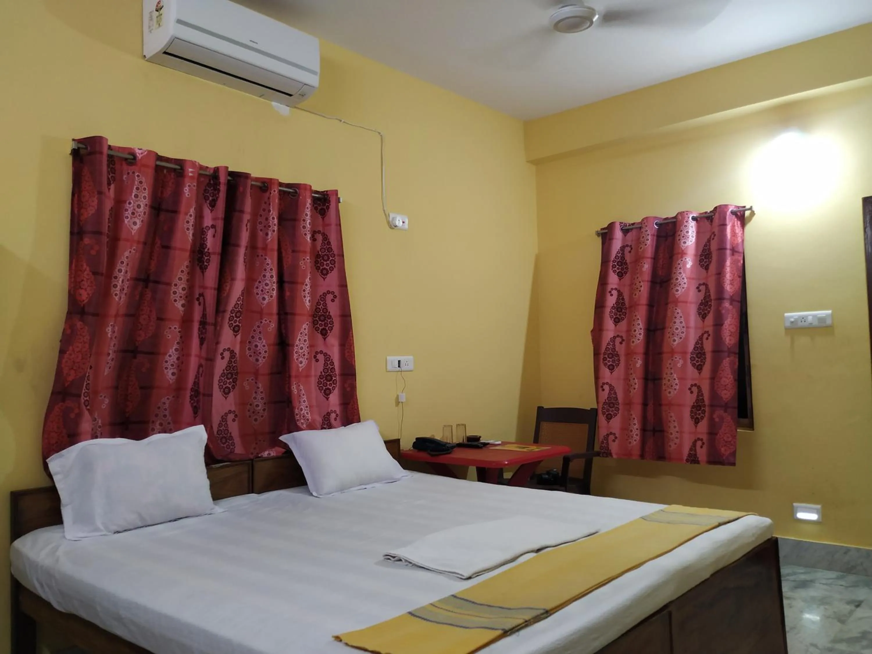 Bed in Shophori Shantiniketan