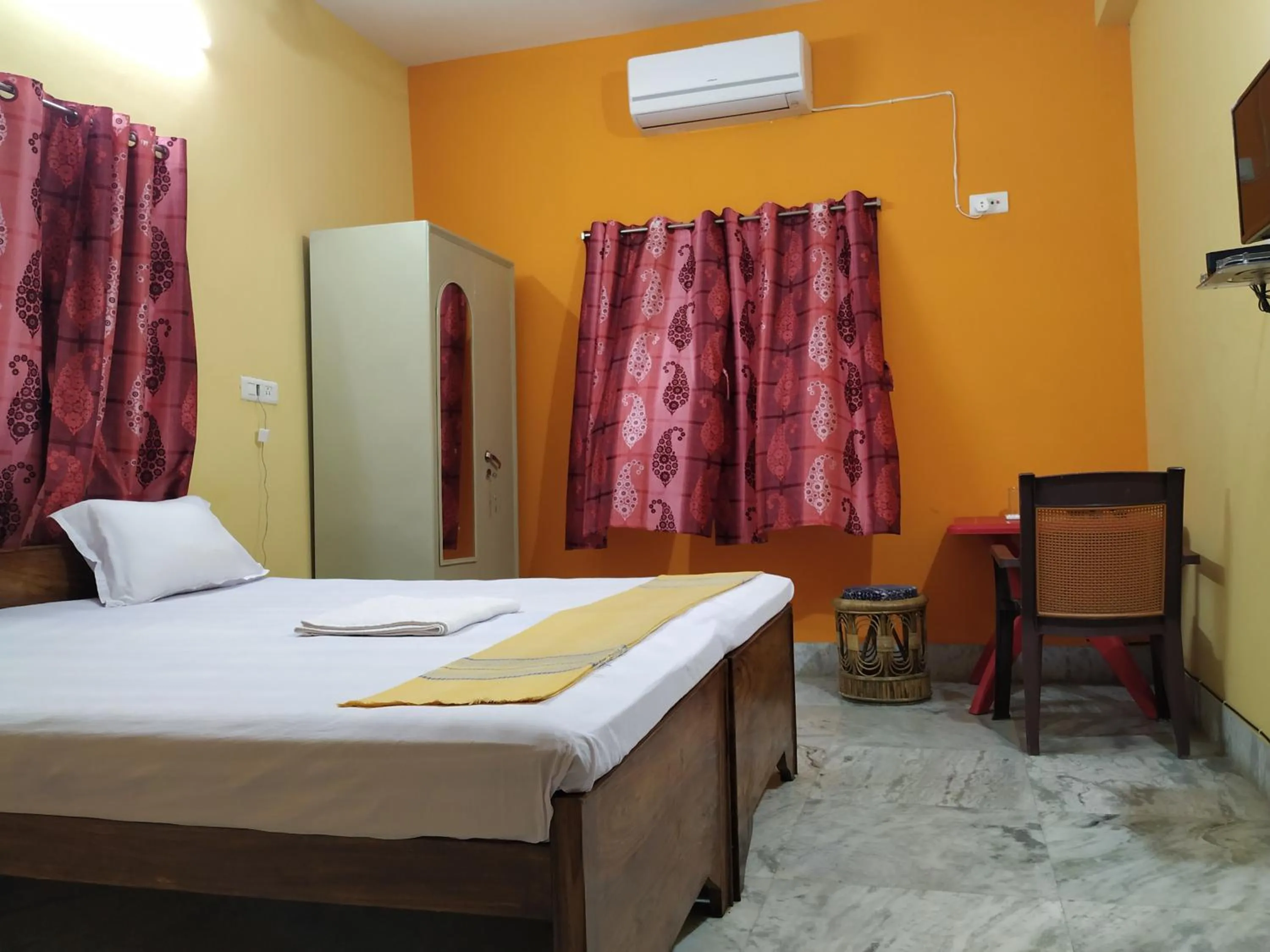 Bed in Shophori Shantiniketan
