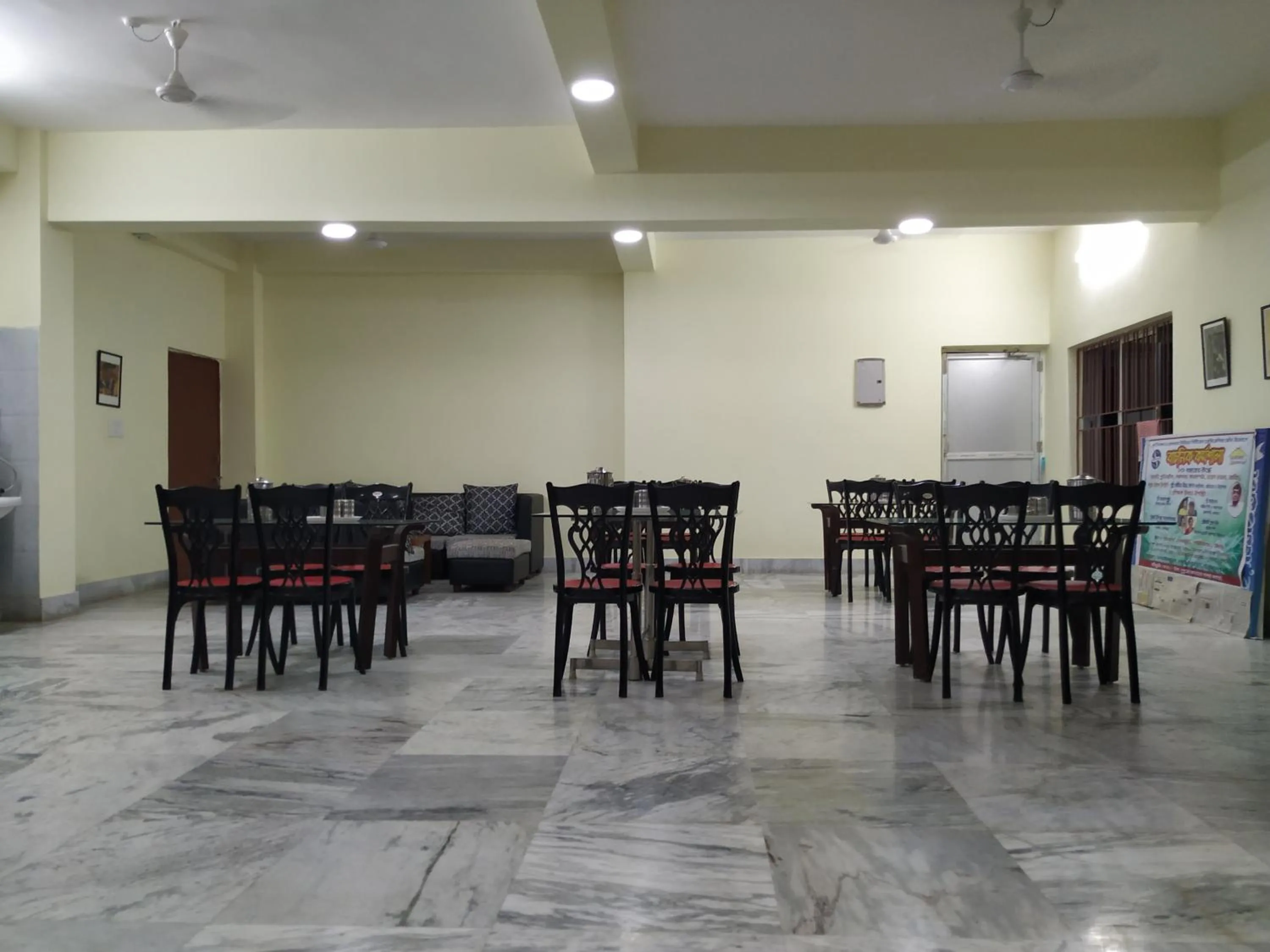 Restaurant/places to eat in Shophori Shantiniketan