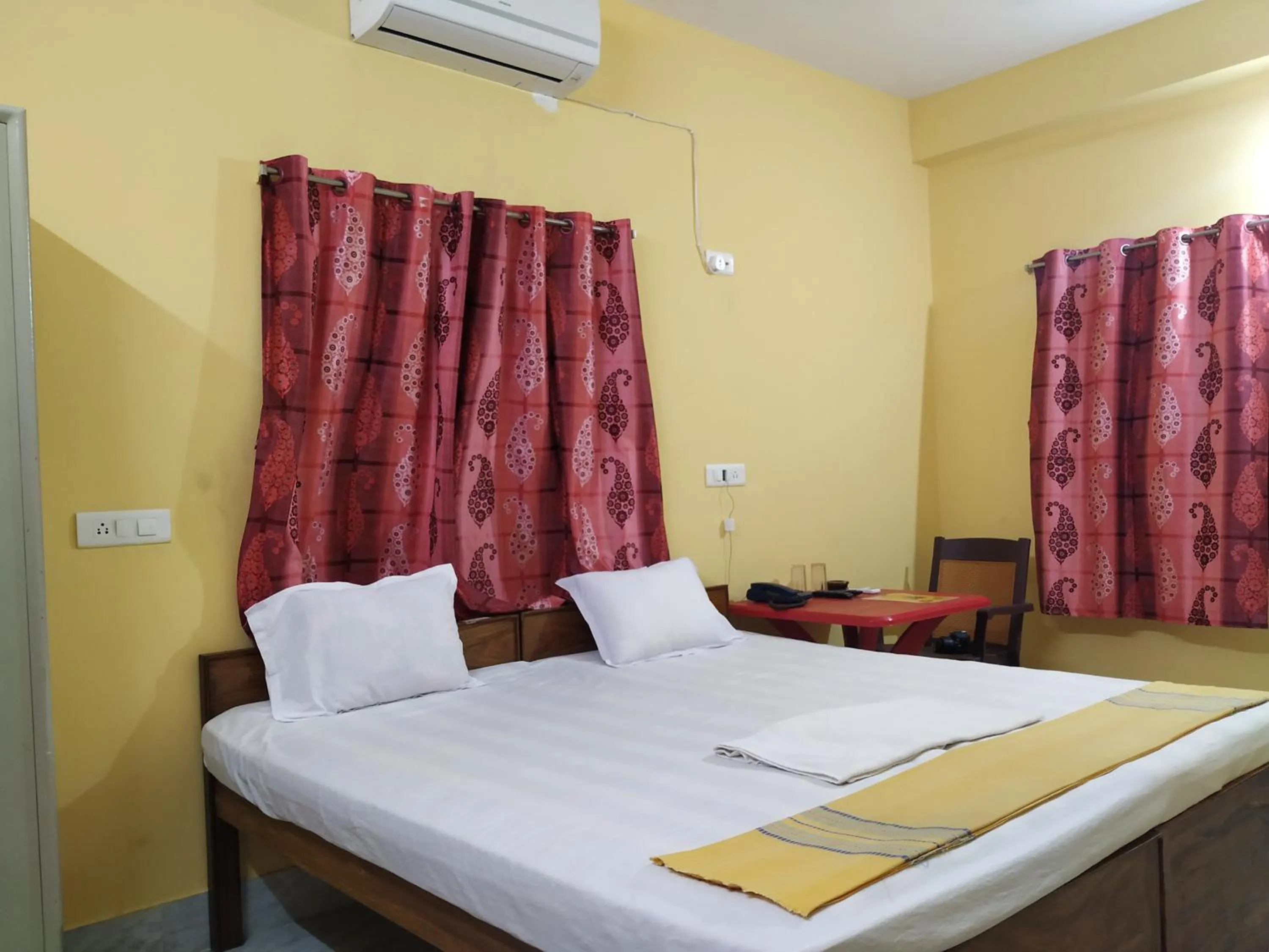 Bed in Shophori Shantiniketan