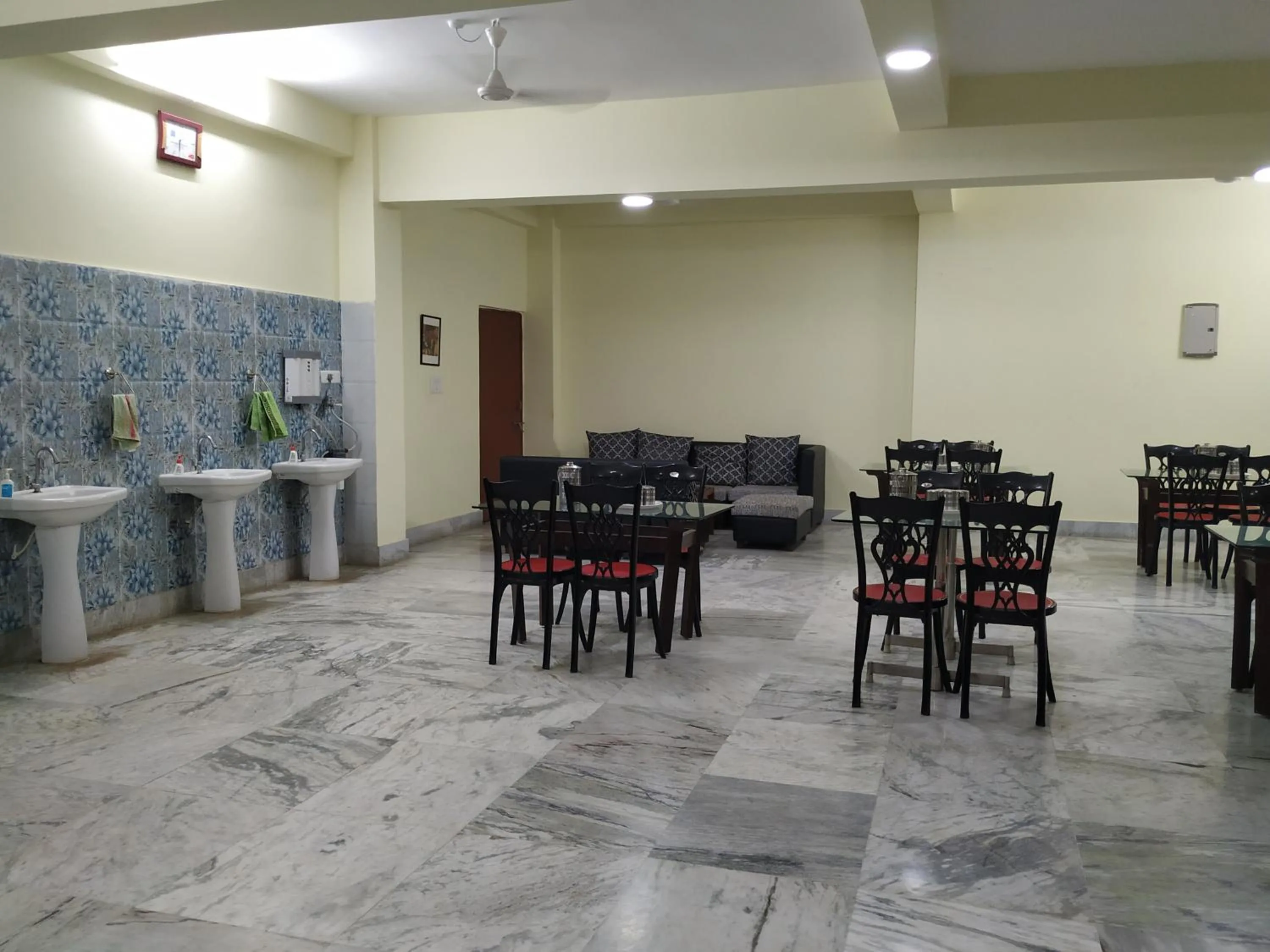 Restaurant/places to eat in Shophori Shantiniketan